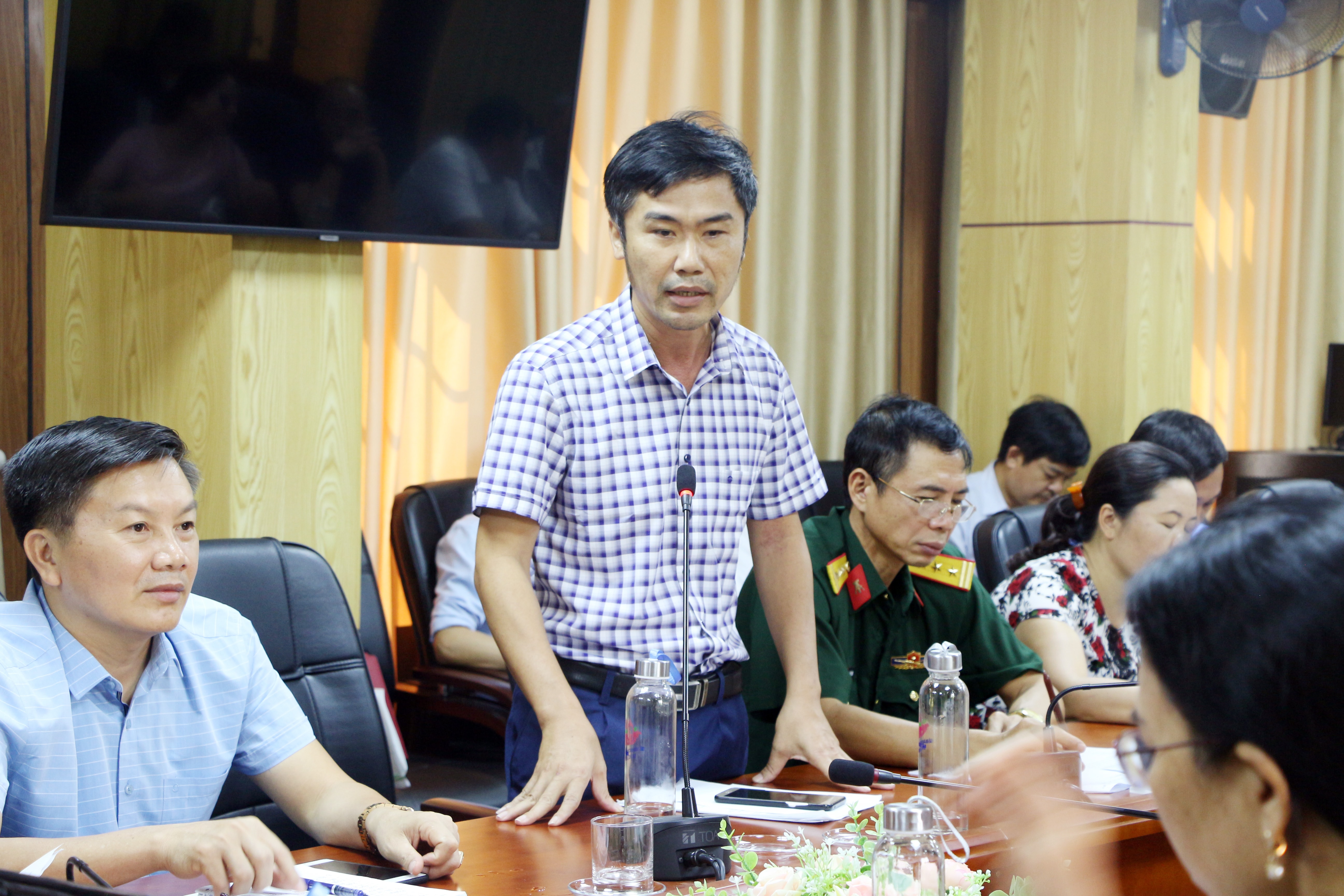 Đại diện các Trung tâm GDTX phát biểu tại hội nghị. Ảnh: Mỹ Hà