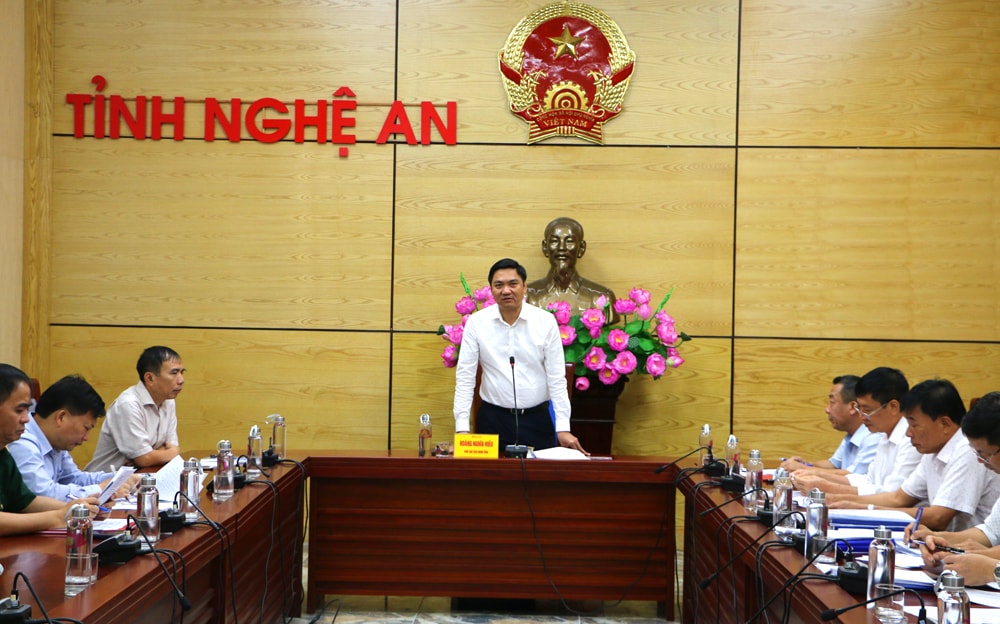 Đồng chí Hoàng Nghĩa Hiếu - Phó Chủ tịch UBND tỉnh kết luận chốt lại một số nội dung góp ý vào Quy định mới về xét duyệt, chấp thuận đăng ký tàu cá. Ảnh: Nguyễn Hải