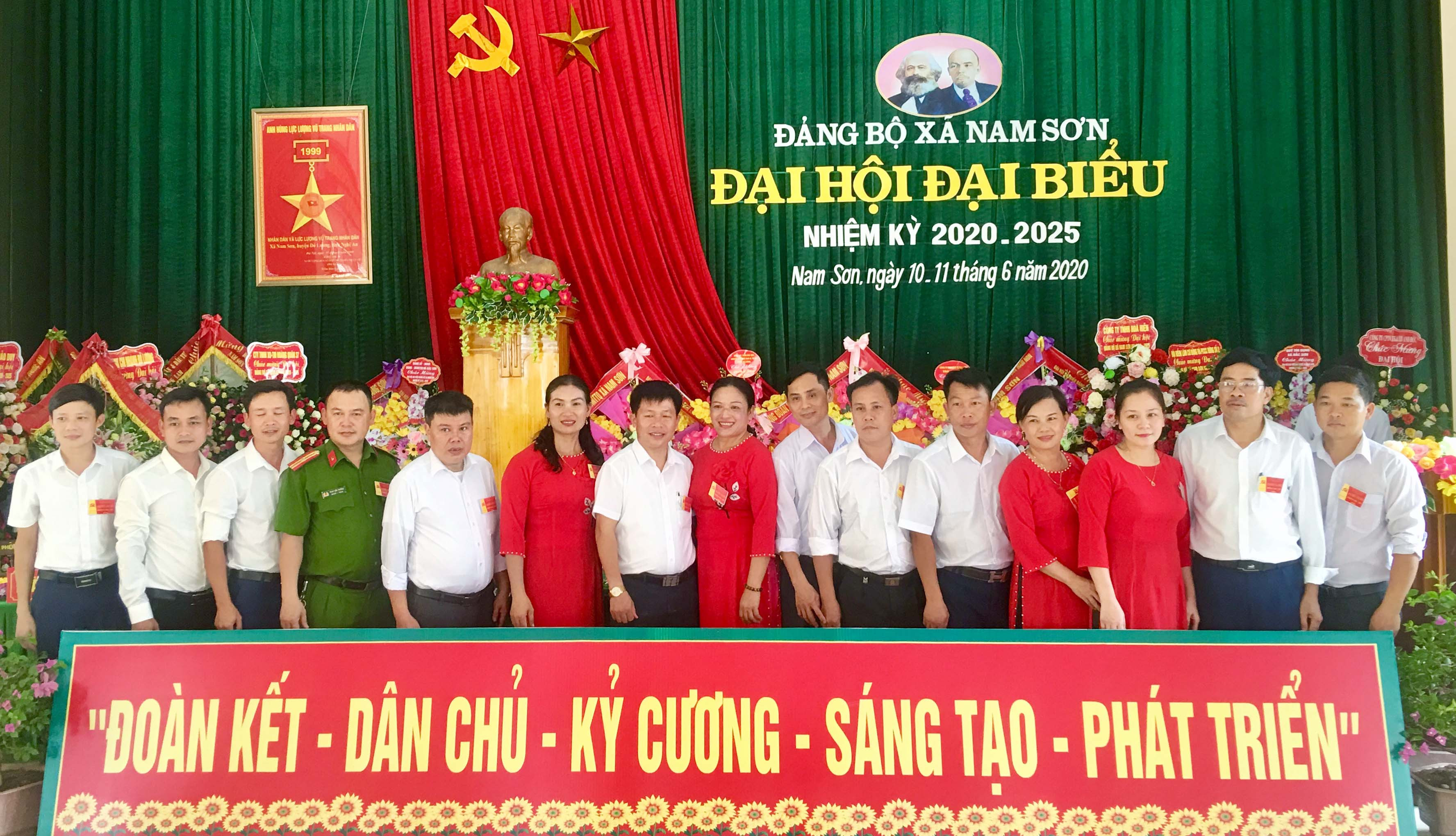BCH Đảng bộ xã Nam Sơn nhiệm kỳ 2020- 2025 ra mắt nhận nhiệm vụ