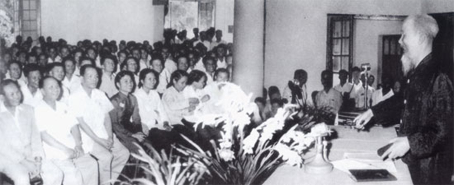 Chủ tịch Hồ Chí Minh dự và phát biểu tại Đại hội lần thứ III những người viết báo Việt Nam (8/9/1962). Ảnh tư liệu