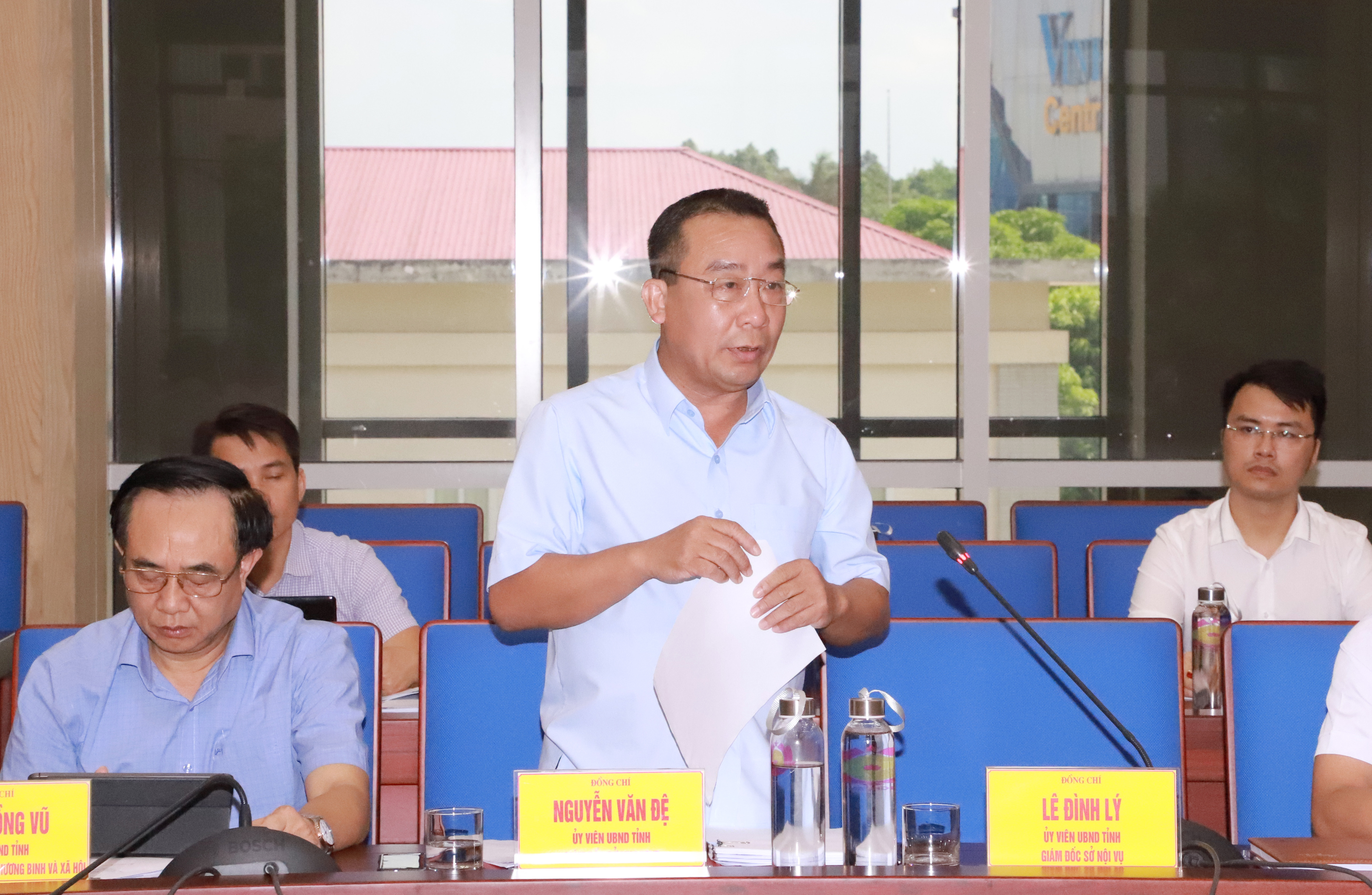 Ông Nguyễn Văn Đệ - Giám đốc Sở NN&PTNT  trình bày dự thảo Nghị quyết HĐND tỉnh về . Ảnh: Phạm Bằng