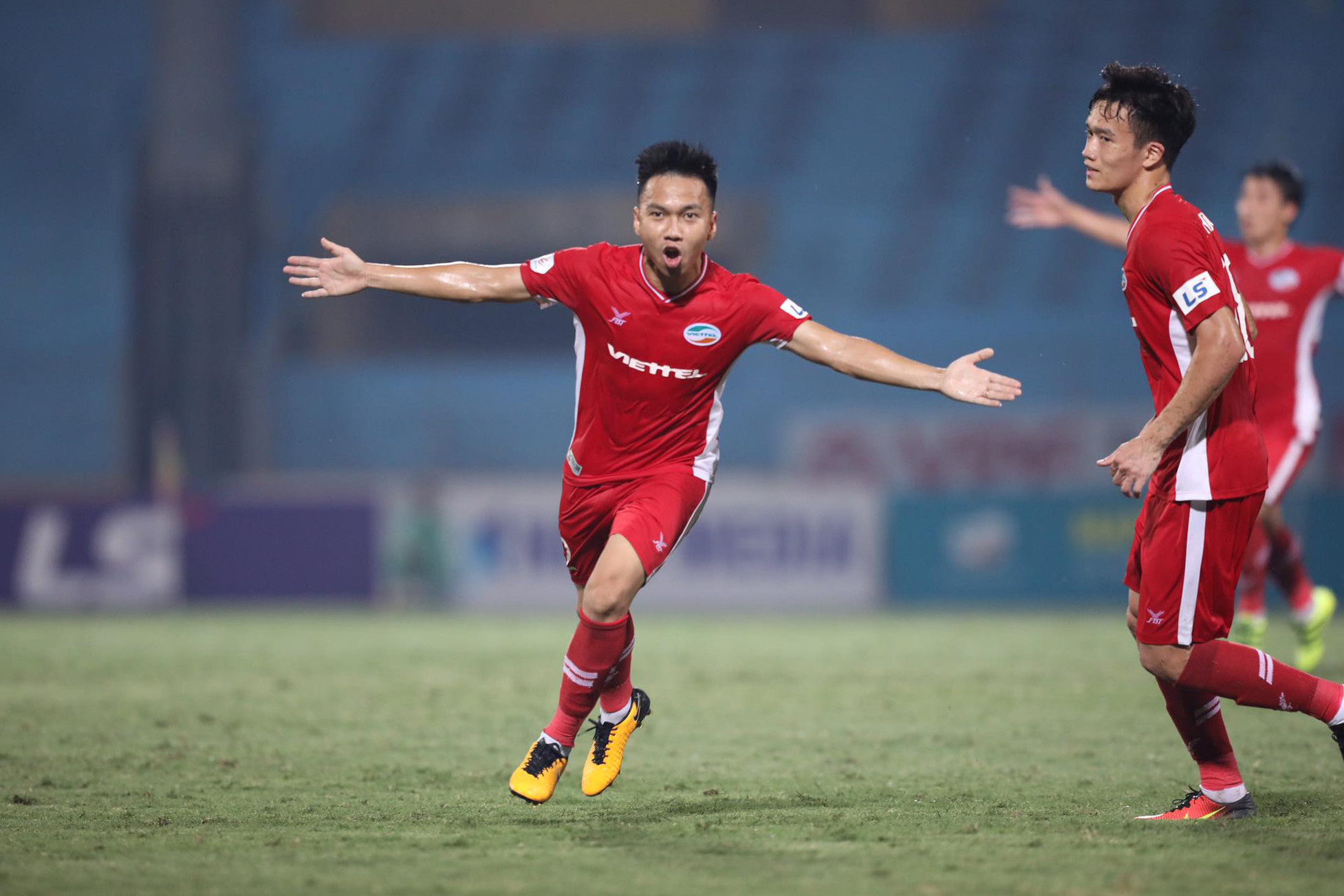 Đây là trận đấu thứ 4 của Khắc Ngọc cho CLB Viettel tại V.League 2020 nhưng anh đã có 2 bàn thắng. Trước đó, Khắc Ngọc có 1 pha lập công trong trận Nam Định. Ảnh: Hải Hoàng