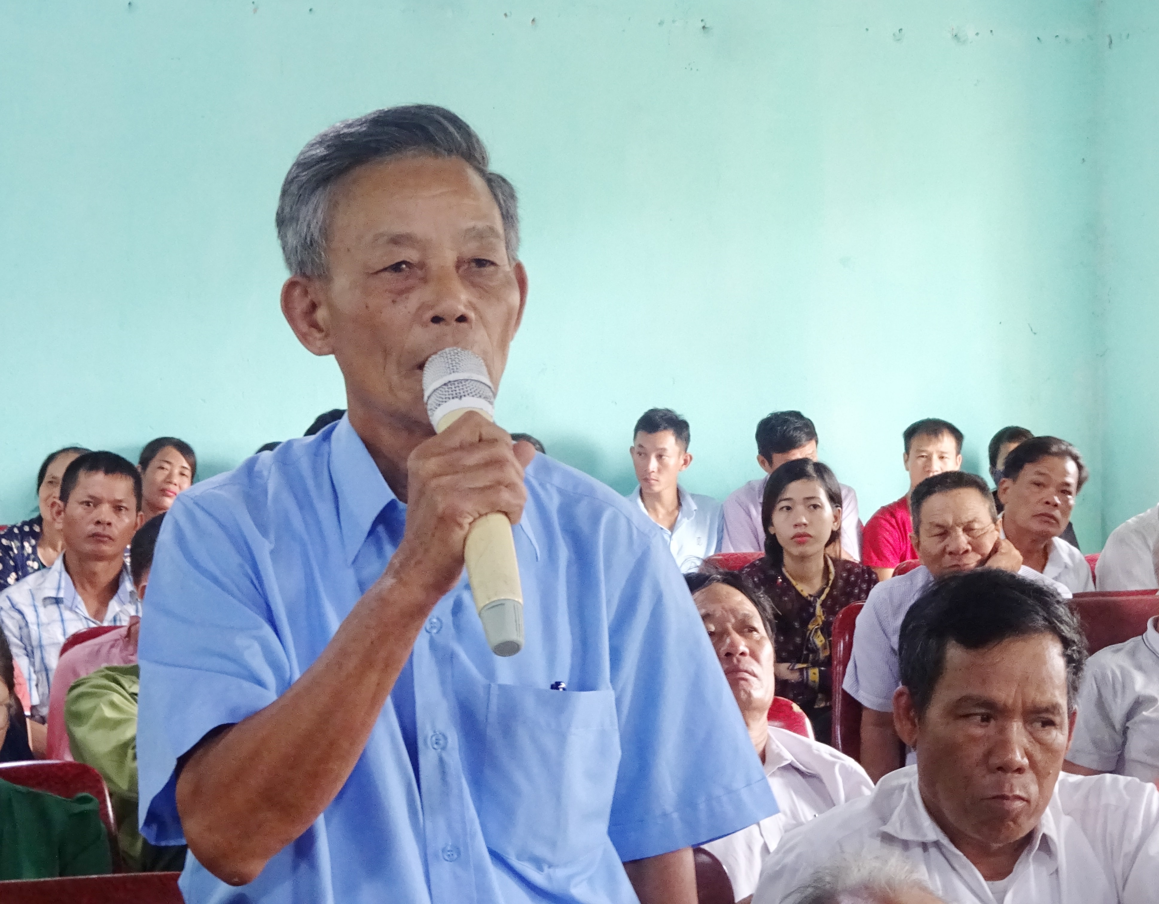 bna_Ông Lưu Xuân Vinh - cử tri xã Phú Thành mong muốn sớm thi công đường cứu hộ cứu nạn đoạn qua xã Phú Thành để nhân dân đi lại thuận tiện