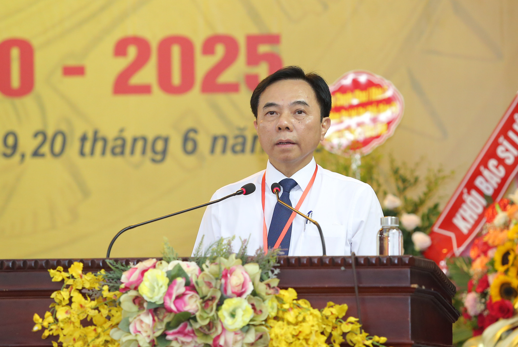 Đồng chí Nguyễn Cảnh Phú - Bí thư Đảng ủy, Hiệu trưởng Trường Đại học Y khoa Vinh phát biểu khai 