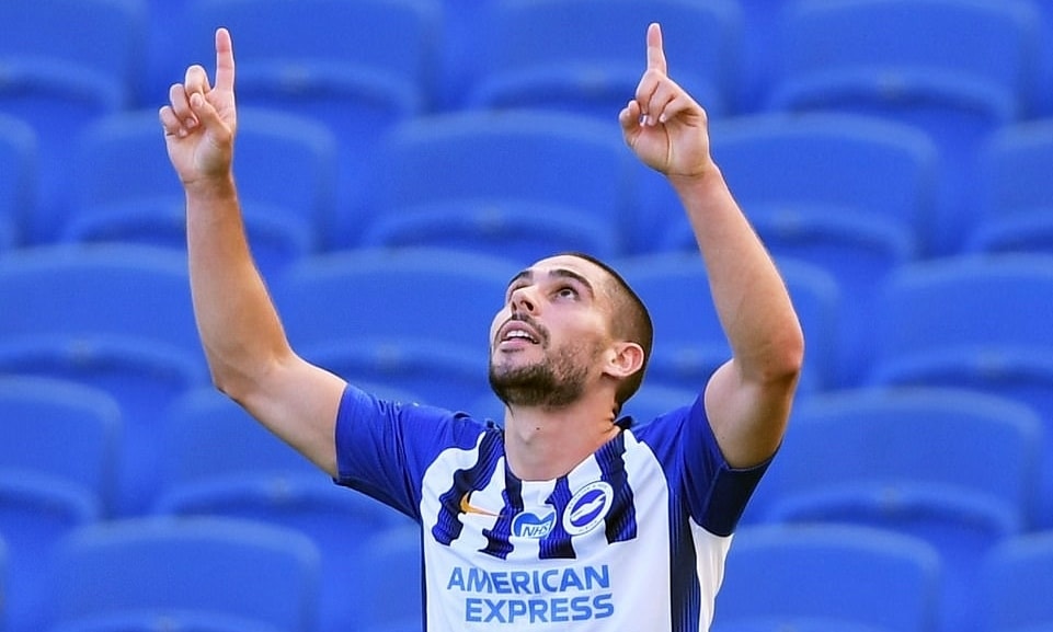 Neal Maupay mừng bàn ấn định chiến thắng 2-1 cho Brighton. Ảnh: Reuters.