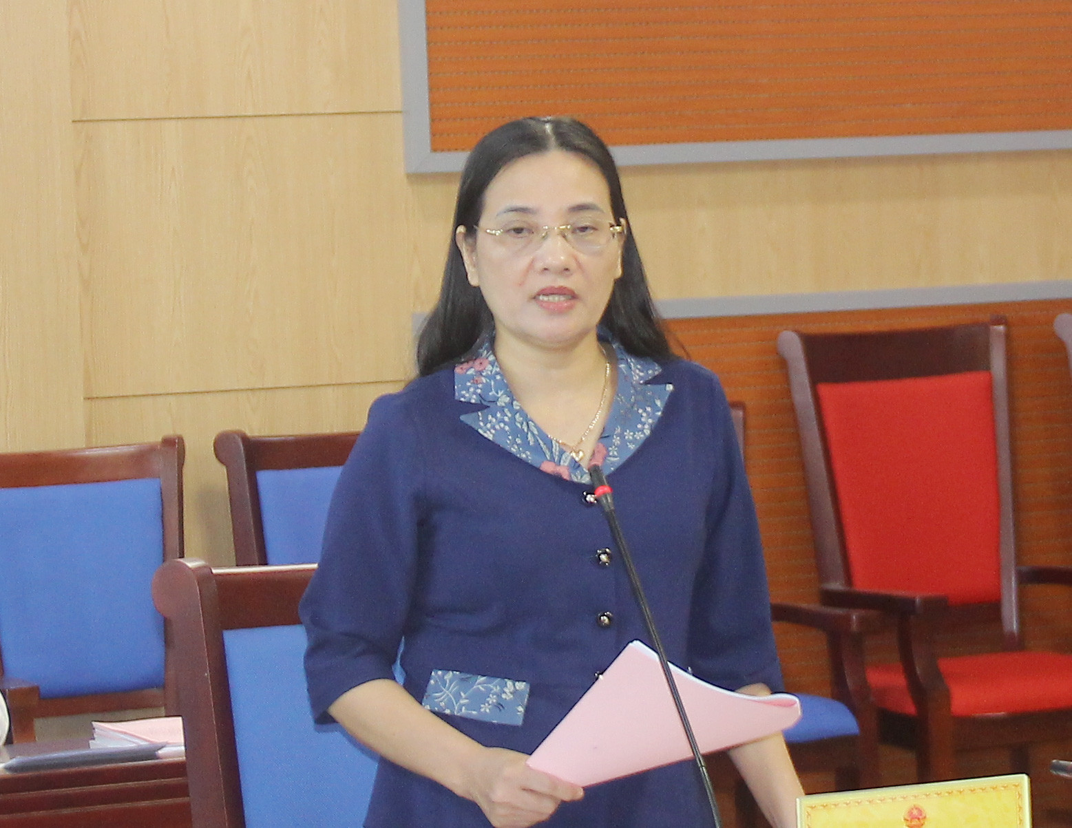 Phó Chủ tịch HĐND tỉnh Cao Thị Hiền khẳng định, chính sách ban hành phải tạo điều kiện thuận lợi về mặt thủ tục cho các đối tượng thụ hưởng, đồng thời thúc đẩy phát triển du lịch cộng đồng trên địa bàn tỉnh. Ảnh: Mai Hoa