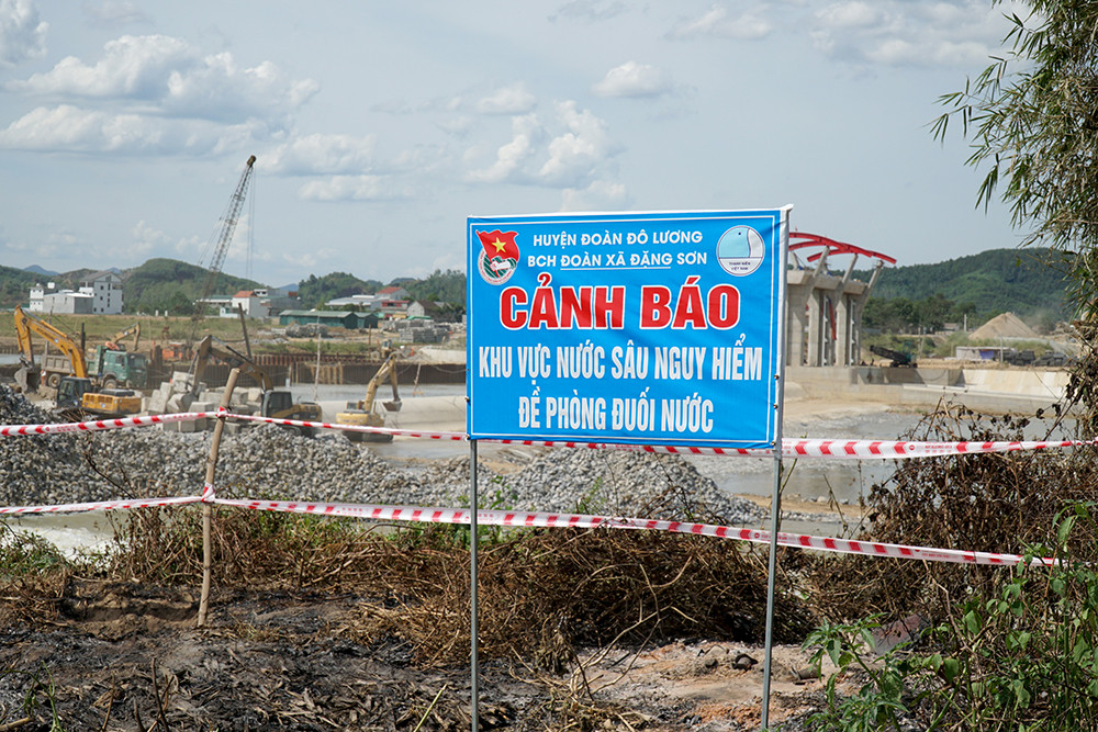 Sau sự cố ở đập ba ra, công tác phòng chống đuối nước được cảnh báo thường xuyên. Ảnh: MH