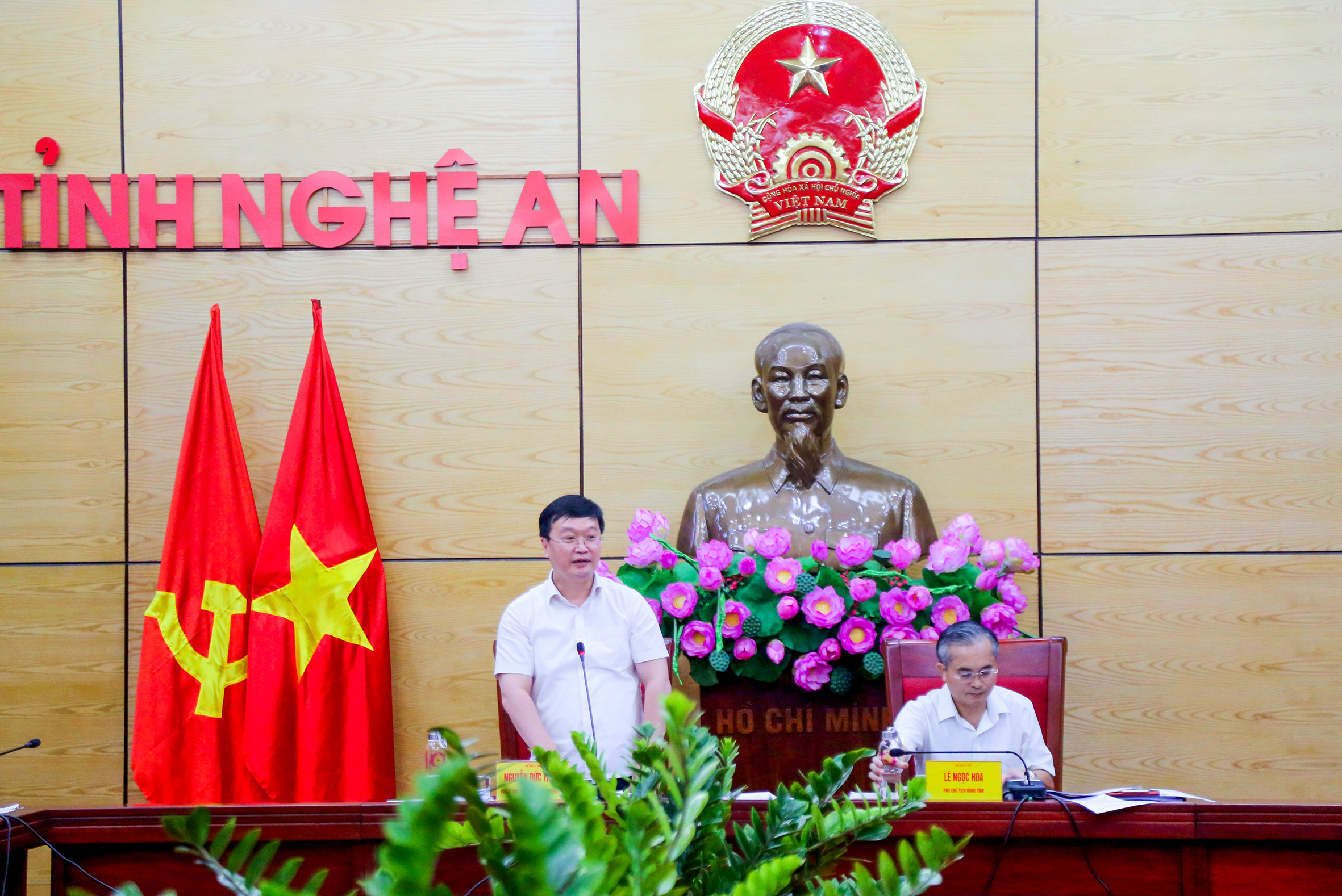 Chủ tịch UBND tỉnh Nguyễn Đức Trung phát biểu tại cuộc làm việc. Ảnh: Thu Huyền