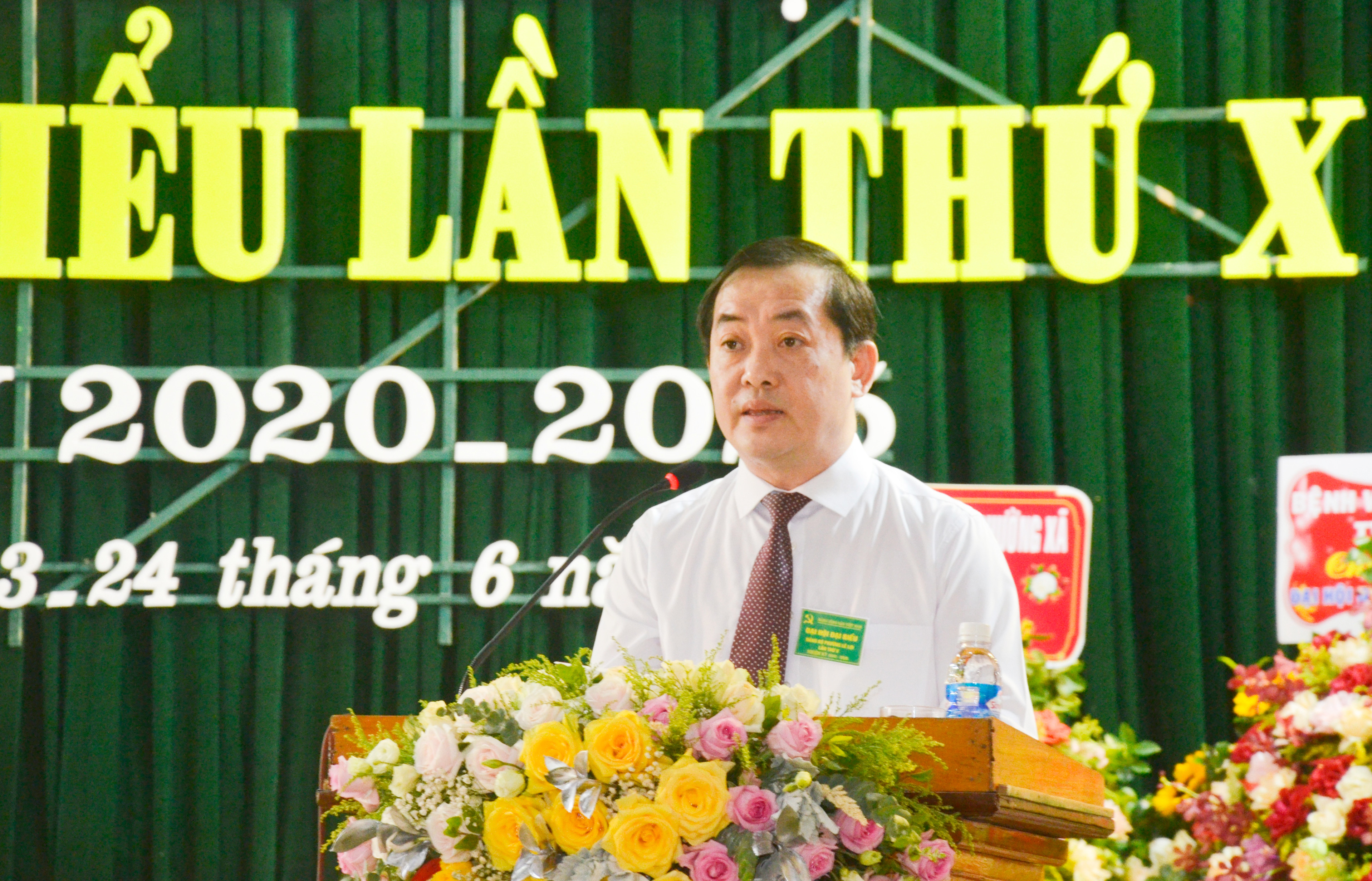 Phó Bí thư Thường trực Thành ủy Vinh Nguyễn Văn Lư phát biểu chỉ đạo tại đại hội. Ảnh: Thanh Lê