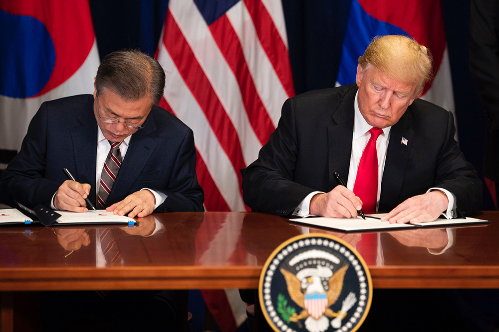 Sau nỗ lực đàm phán của bà Yoo Myung-hee, Hàn Quốc đã ký với Mỹ Hiệp định thương mại tự do sửa đổi. Ảnh: Getty