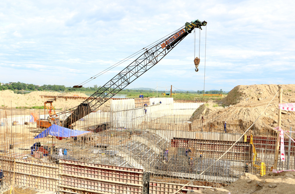 Đập bara Đô Lương là công trình được nâng cấp từ vốn đầu tư công bằng nguồn vốn vay nước ngoài. Ảnh: Nguyễn Hải
