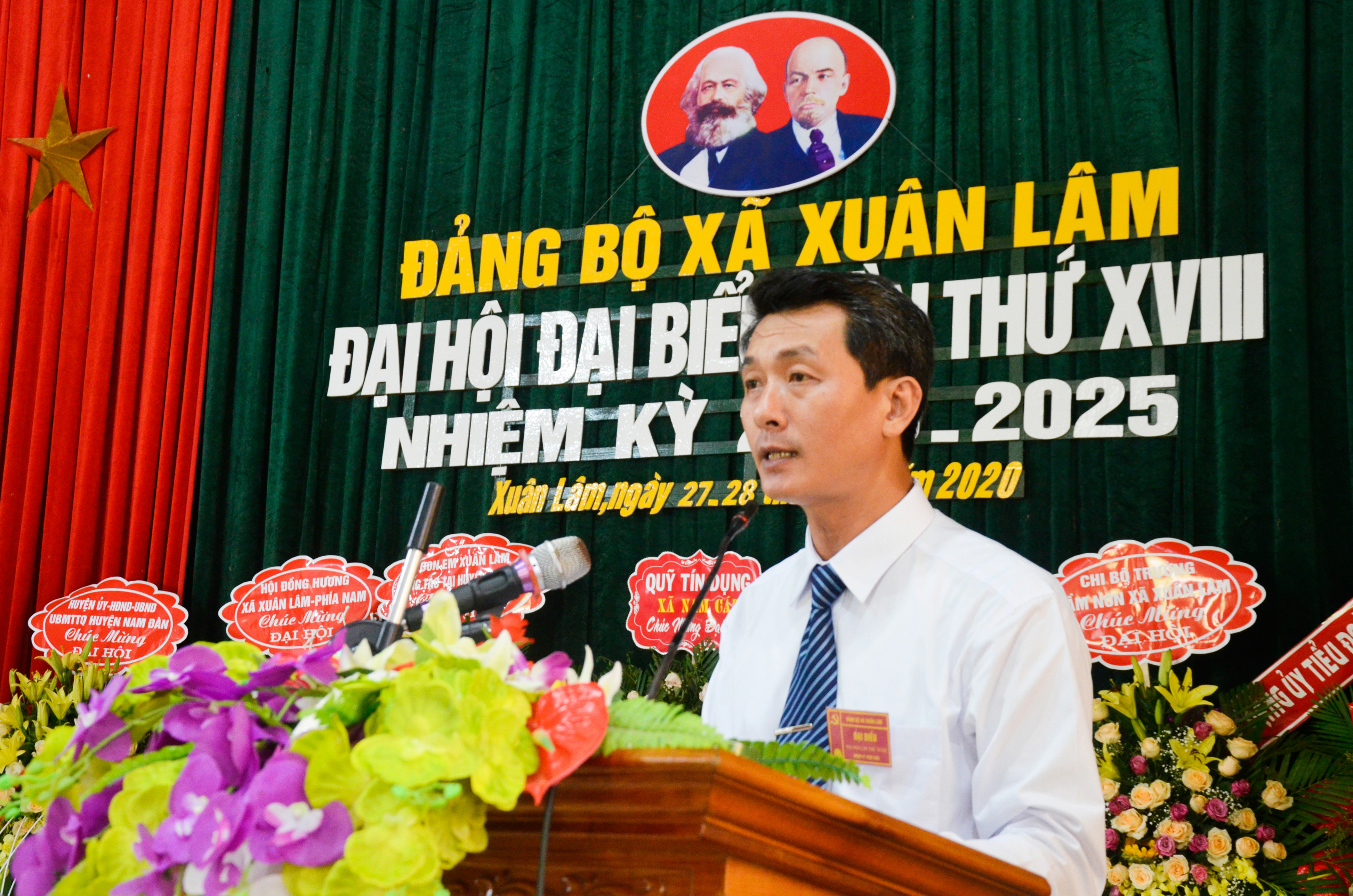 Bí thư Đảng ủy xã Xuân Lâm Nguyễn Duy Thảo trình bày báo cáo chính trị tại đại hội. Ảnh: Thanh Lê