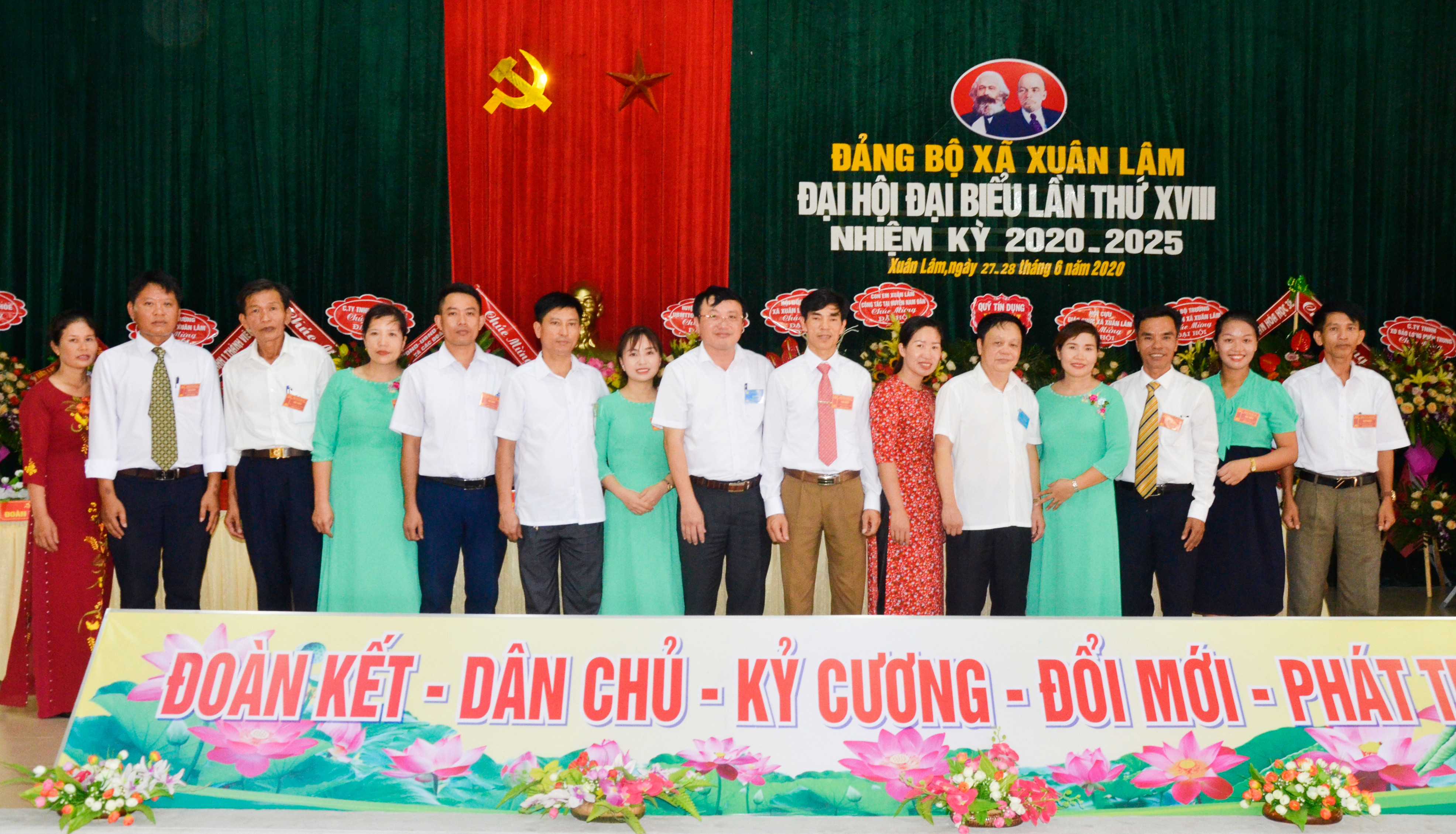 Ra mắt Ban chấp hành Đảng bộ xã Xuân Lâm lần thứ XXVIII, nhiệm kỳ 2020-2025. Ảnh: Thanh Lê