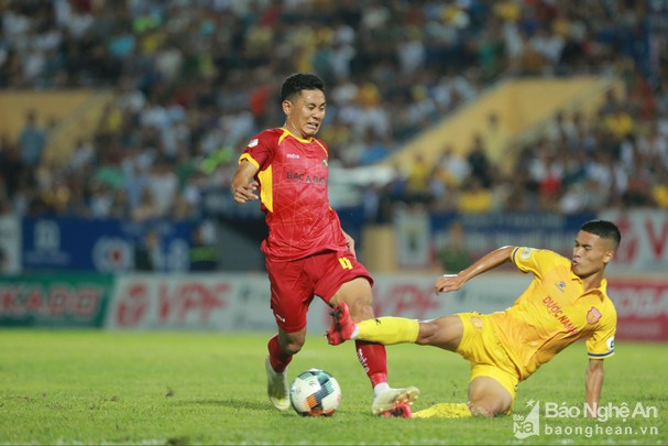 Thất bại 0 - 3 trước Dược Nam Hà Nam Định là trận thua thứ 2 liên tiếp của thầy trò HLV Ngô Quang Trường tại V.League 2020. Đây là trận đấu, Đặng Văn Lắm và các đồng đội đã bộc lộ rõ sự non nớt về mặt tâm lý.  