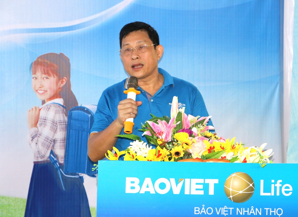 Ông Nguyễn Chí Bắc - Giám đốc Công ty Bảo Việt Nhân thọ Nghệ An phát biểu chào mừng và nêu mục đích, ý nghĩa chương trình khám bệnh. Ảnh: Nguyễn Hải