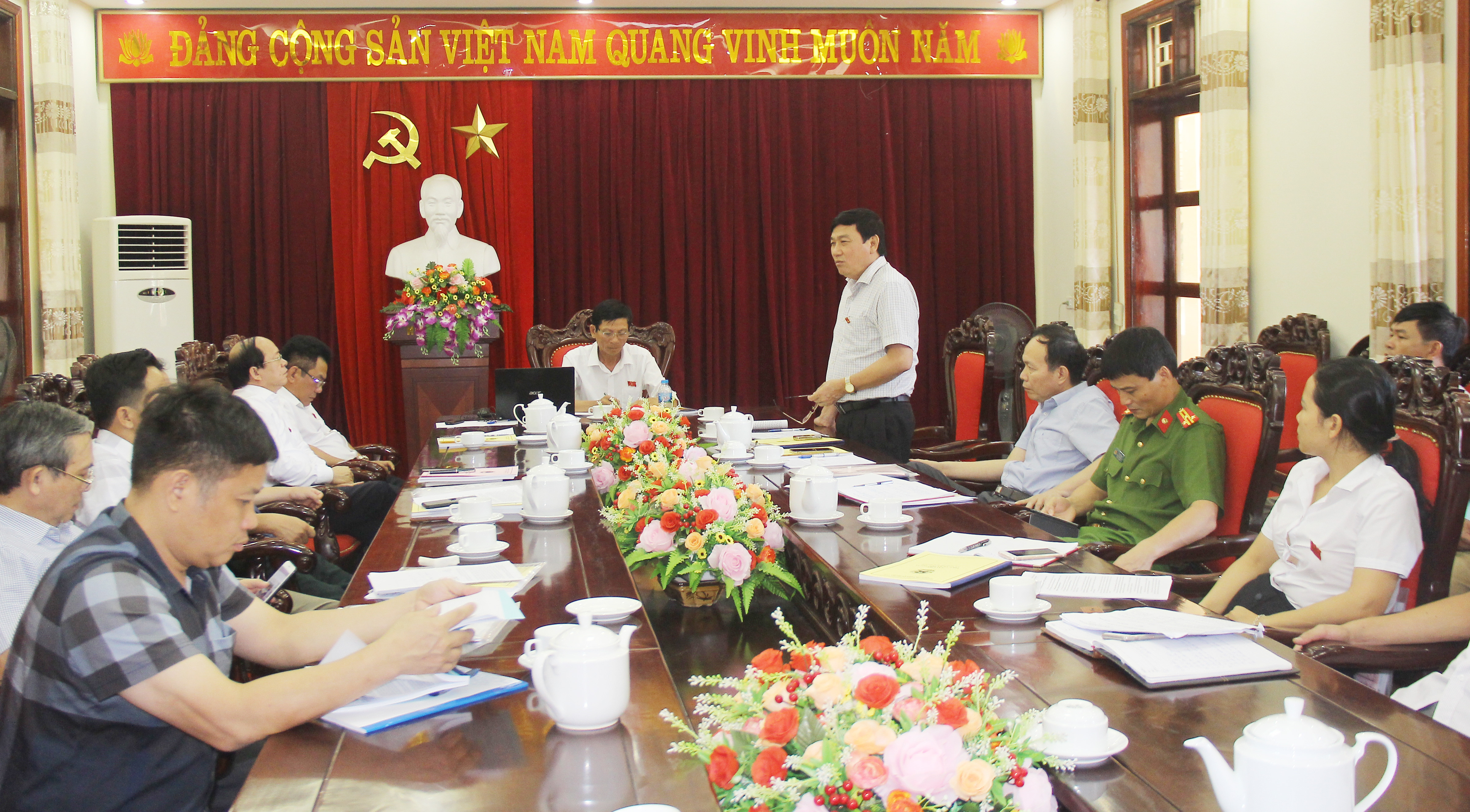 Đại biểu Hà Thanh Tịnh (Phó Chủ tịch UBND thành phố) phát biểu giải trình về các ý kiến về đầu tư công. Ảnh: Mai Hoa