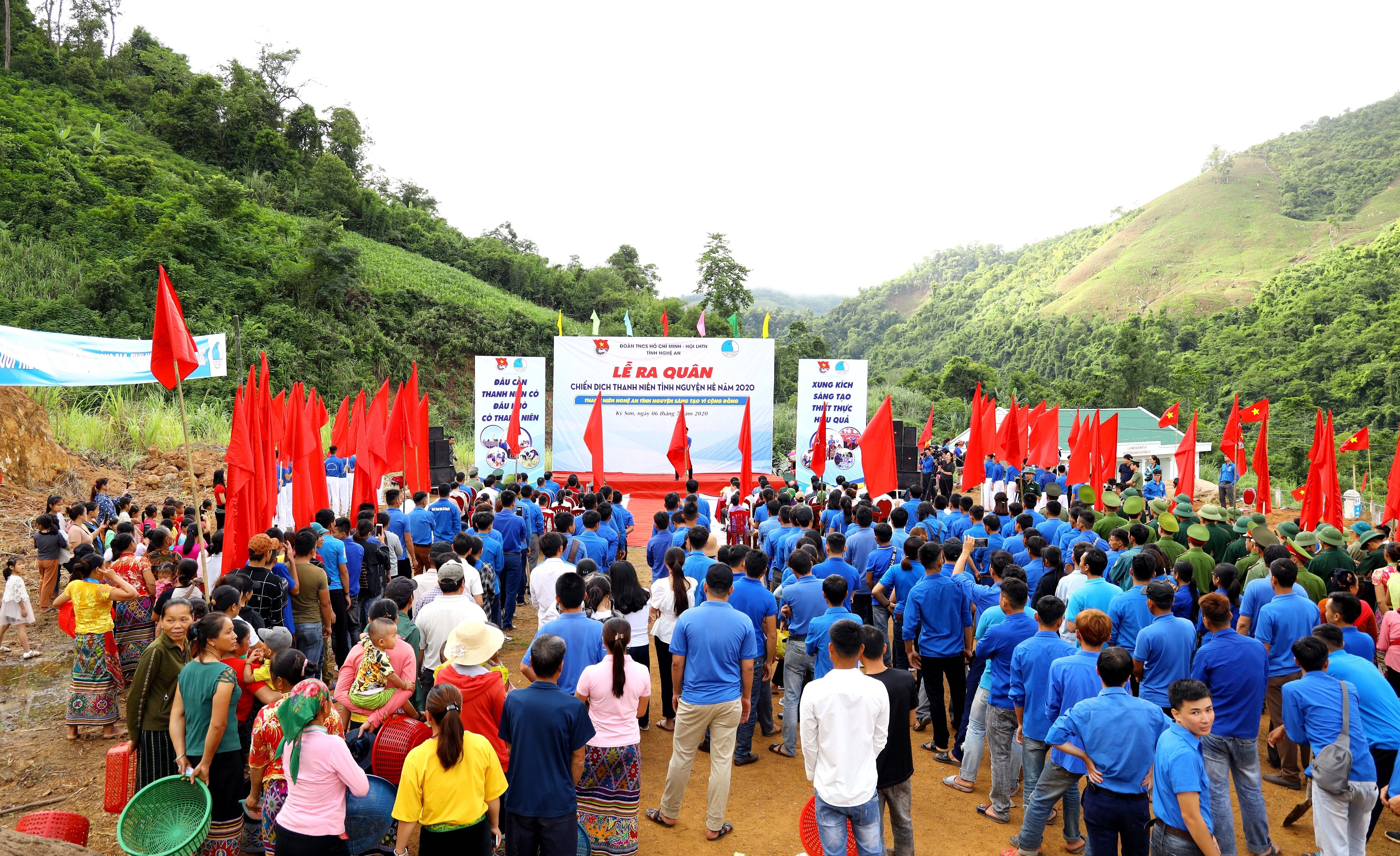 Toàn cảnh buổi lễ ra quân Thanh niên tình nguyện hè 2020 do Tỉnh đoàn tổ chức. Ảnh Nguyên Sơn