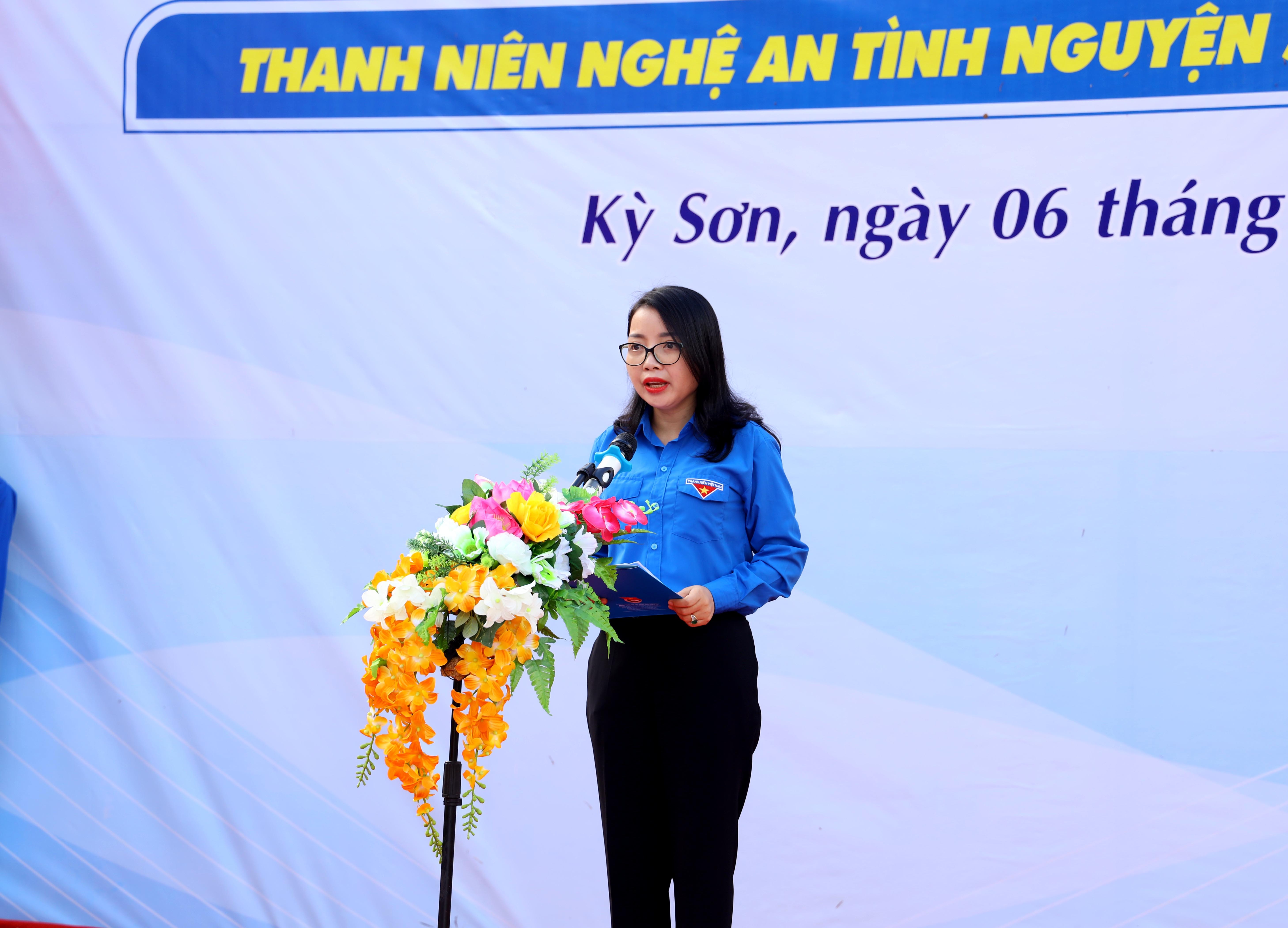 Đồng chi Nguyễn Thị THơm- Quyền Bí thư Tỉnh đoàn phát động lễ ra quân chiến dịch hè tình nguyện 2020.Ảnh Nguyên Sơn