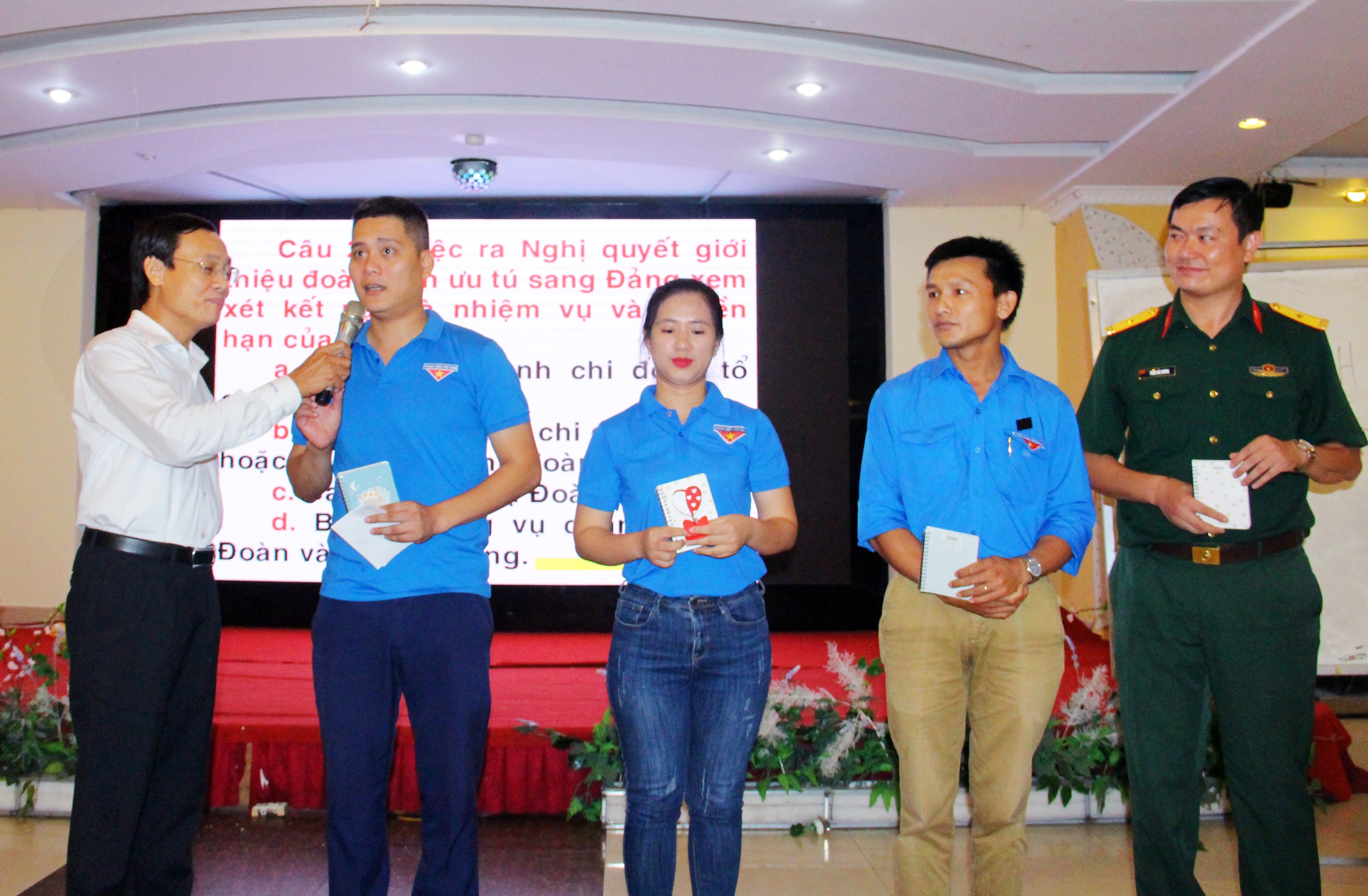 Giảng viên giảng dạy tại khóa học là các Tiến sỹ đến từ Khoa Huấn luyện kỹ năng Trường Đoàn Lý Tự Trọng và Phó Giám đốc Nhà Thiếu nhi thành phố Hồ Chí Minh. Ảnh: Phú Nam