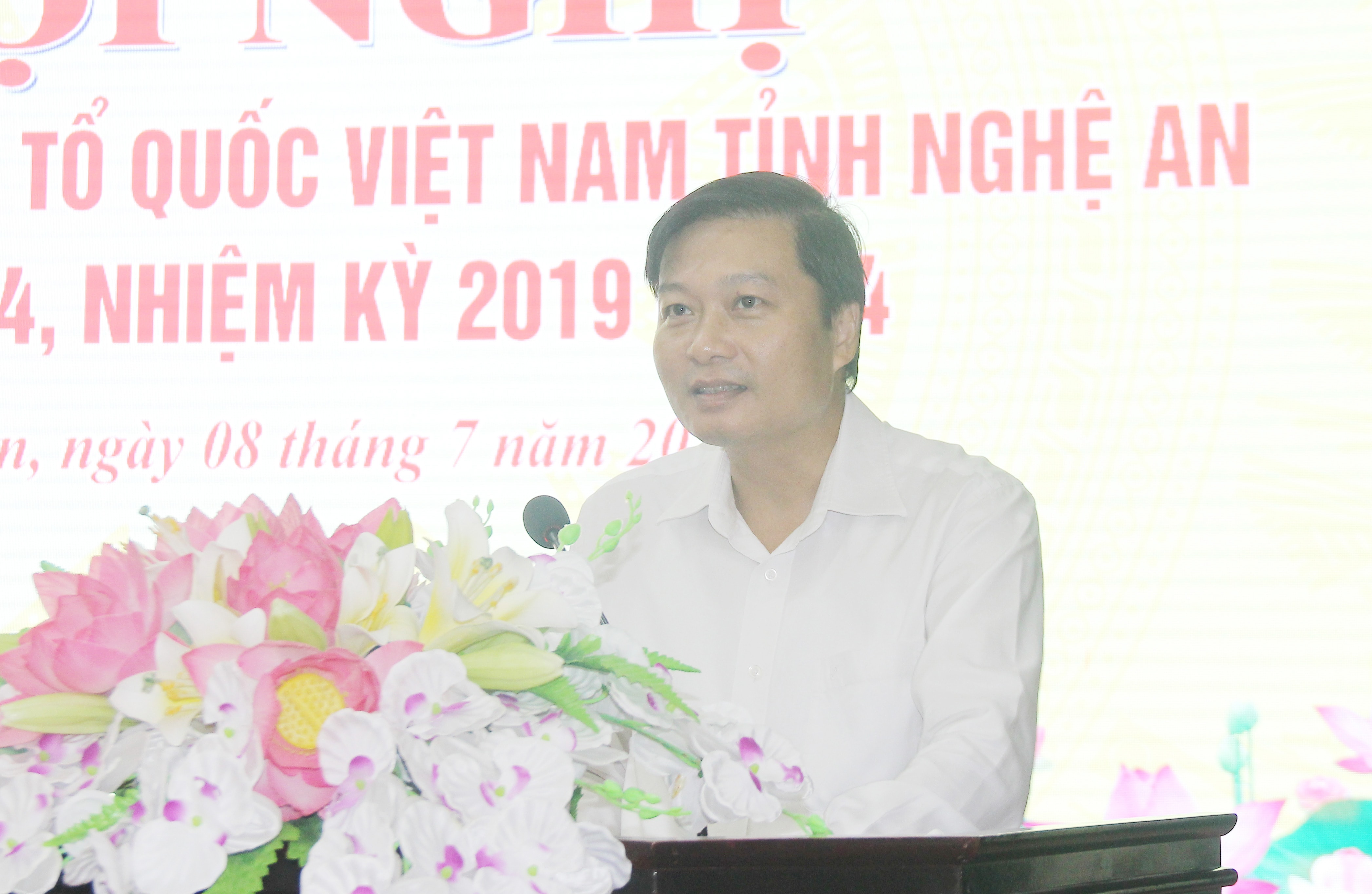 Đồng chí Lê Hồng Vinh - Ủy viên Ban Thường vụ, Phó Chủ tịch Thường trực UBND tỉnh đề xuất một số kiến nghị trọng tâm đối với Quốc hội, Chính phủ. Ảnh: Mai Hoa