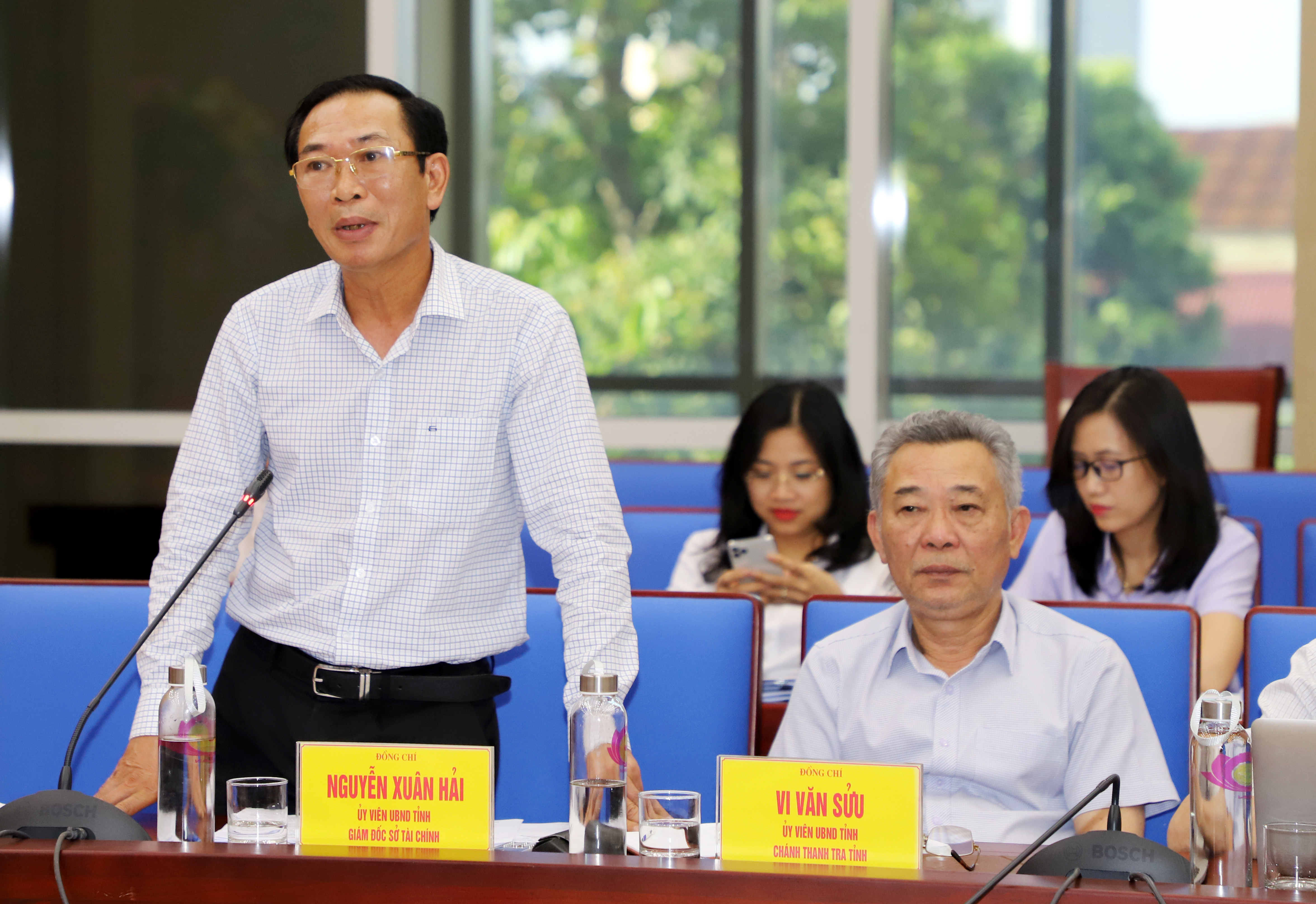 Ông Nguyễn Xuân Hải - Giám đốc Sở Tài chính phát biểu tại phiên họp. Ảnh: Phạm Bằng