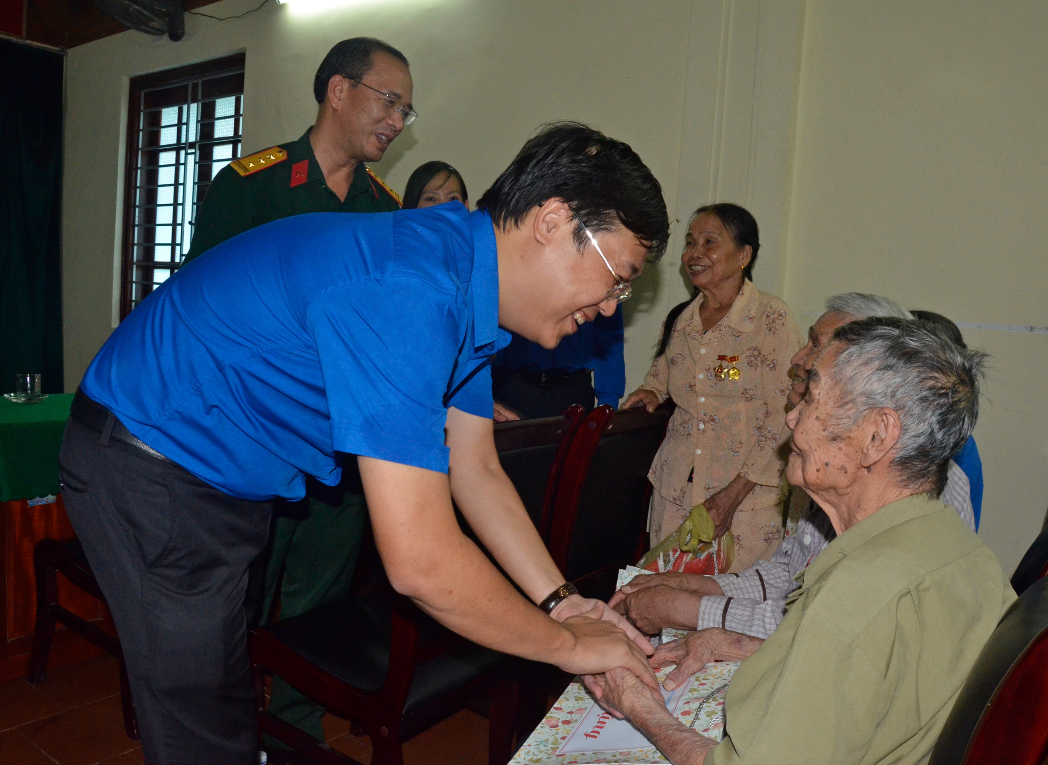 Thanh nien xung phong Nghe An:  Mai xung danh anh hung (*)-hinh-anh-6