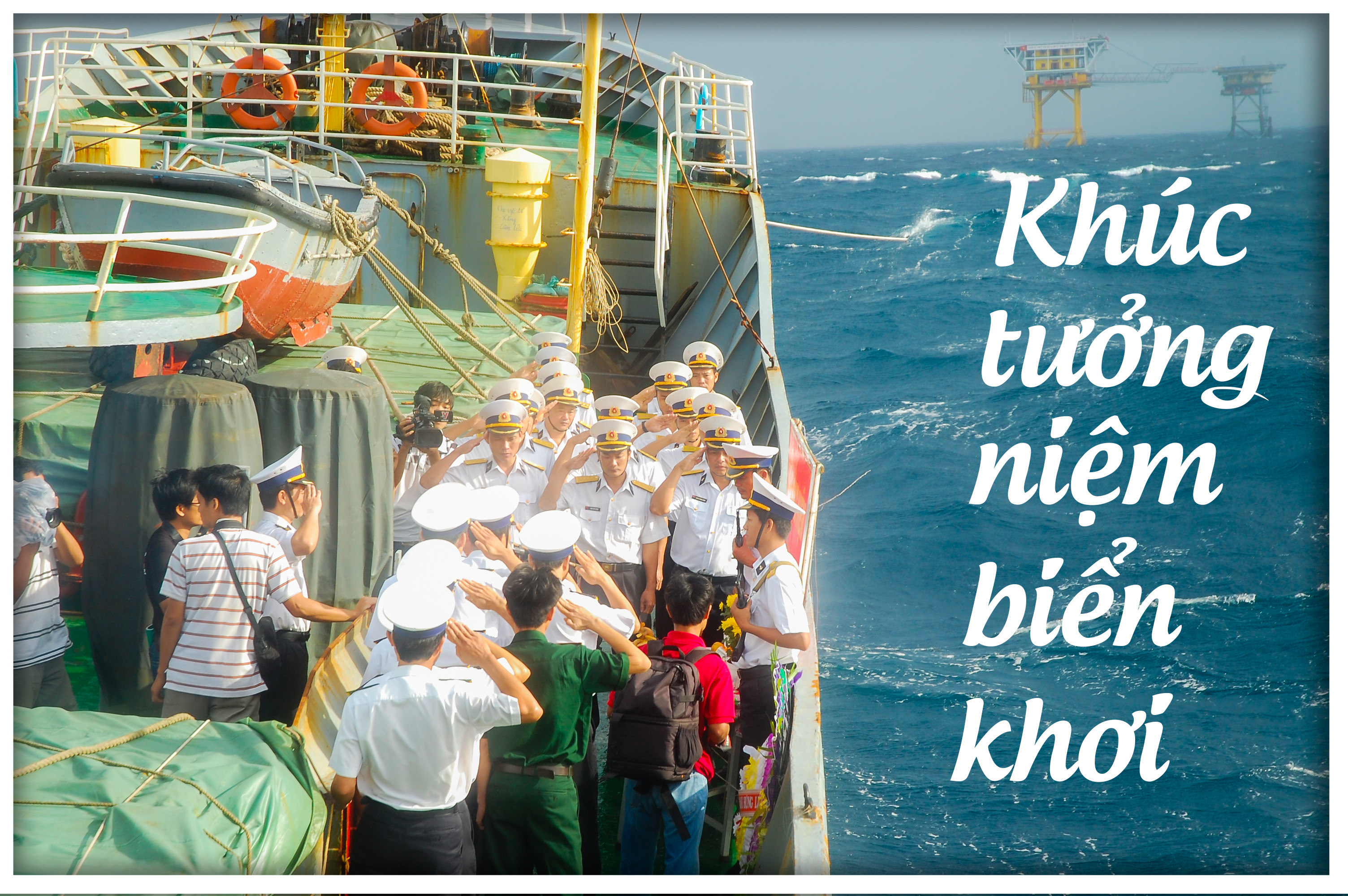 Lễ tưởng niệm các liệt sĩ hi sinh trên biển DK1. Ảnh: Mai Thắng