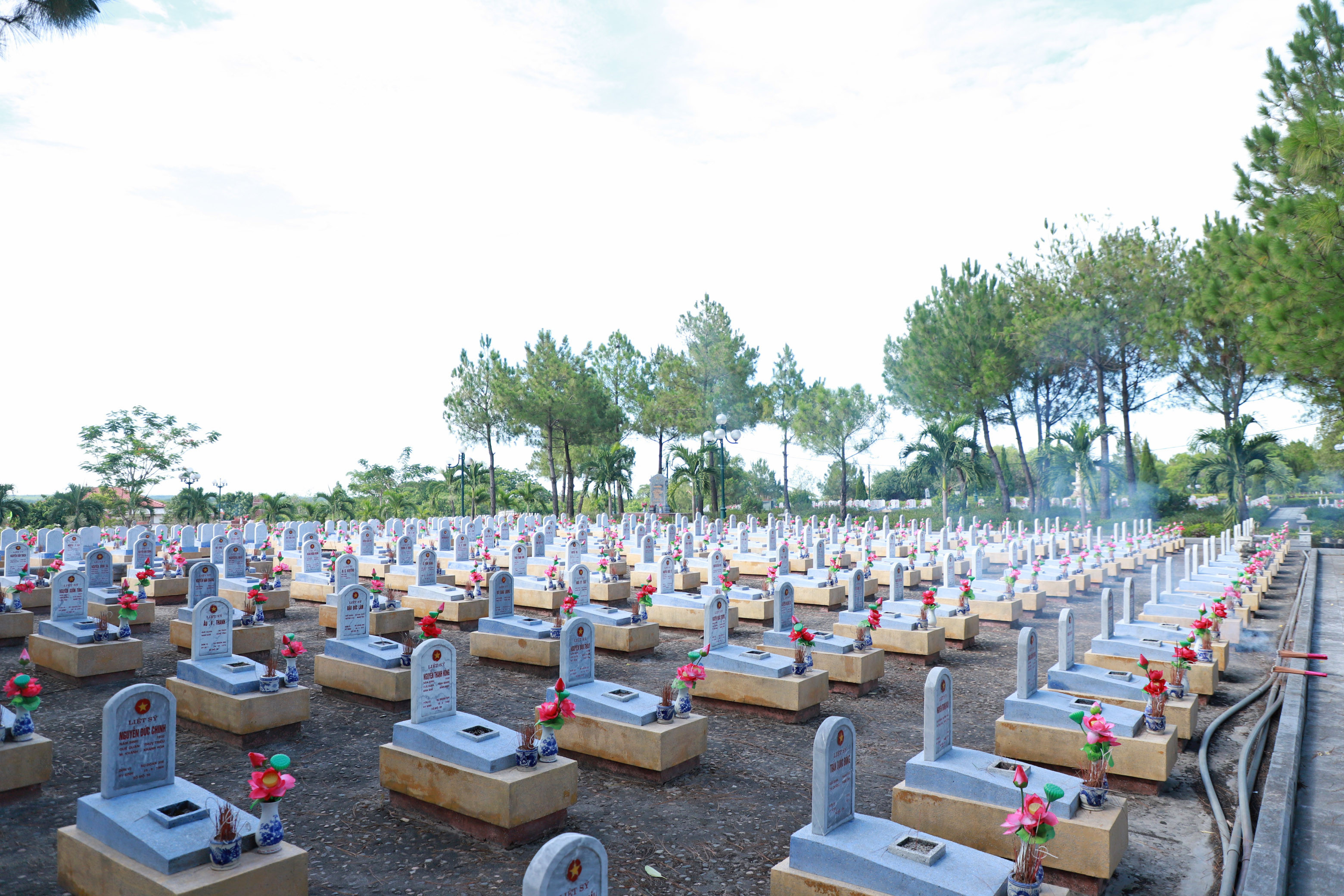 Khu mộ các liệt sỹ quê Nghệ An tại Nghĩa trang liệt sỹ quốc gia Đường 9. Ảnh: Thành Duy
