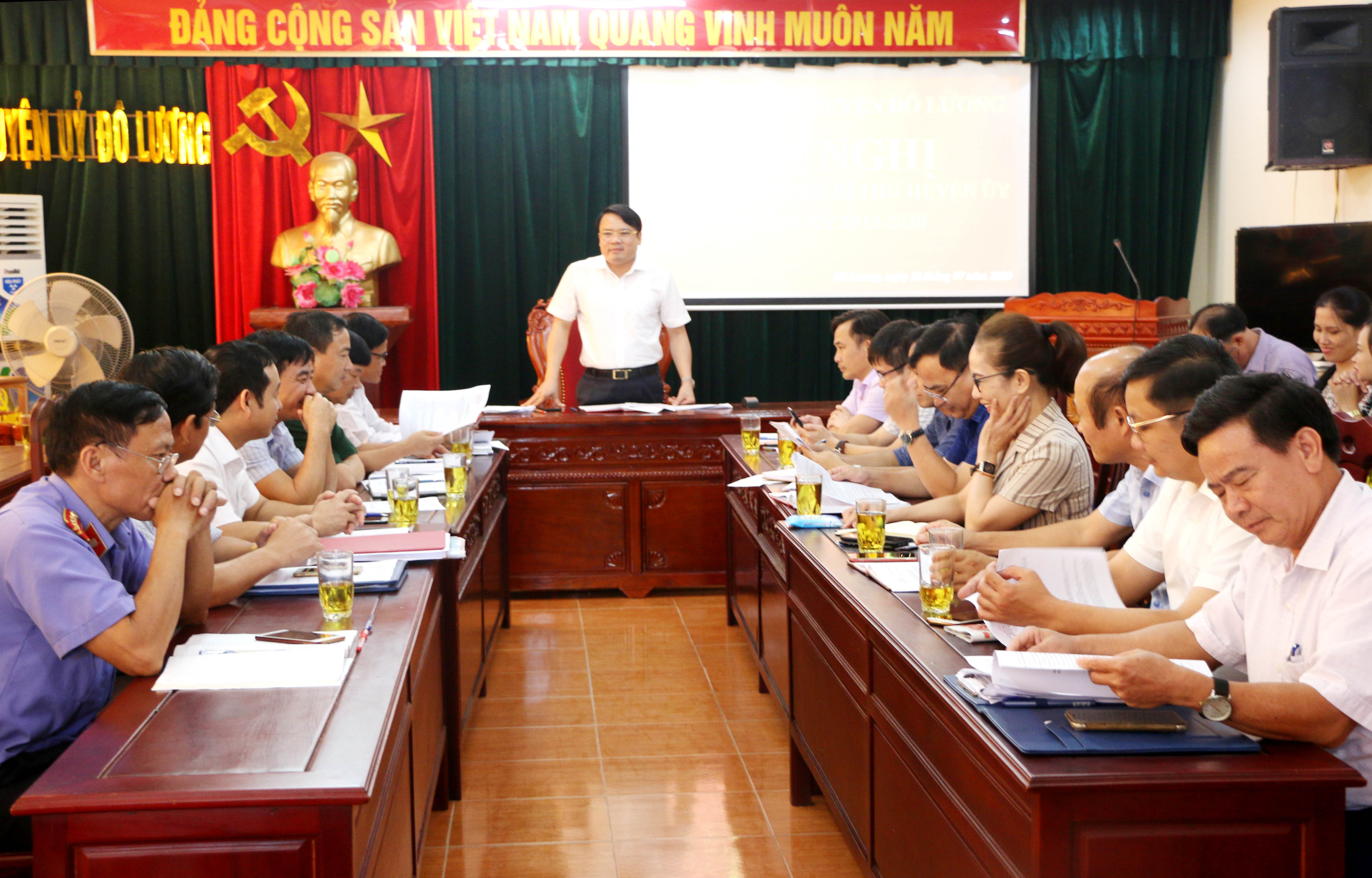 Hội nghị Ban chấp hành Đảng bộ huyện Đô Lương để bầu bổ sung Phó Bí thư Huyện ủy. Ảnh Hữu Hoàn
