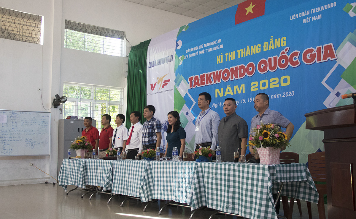 Các đại biểu tham dự khai mạc kỳ thi hăng đẳng Taekwondo quốc gia tại Nghệ An năm 2020. Ảnh: Trung Kiên