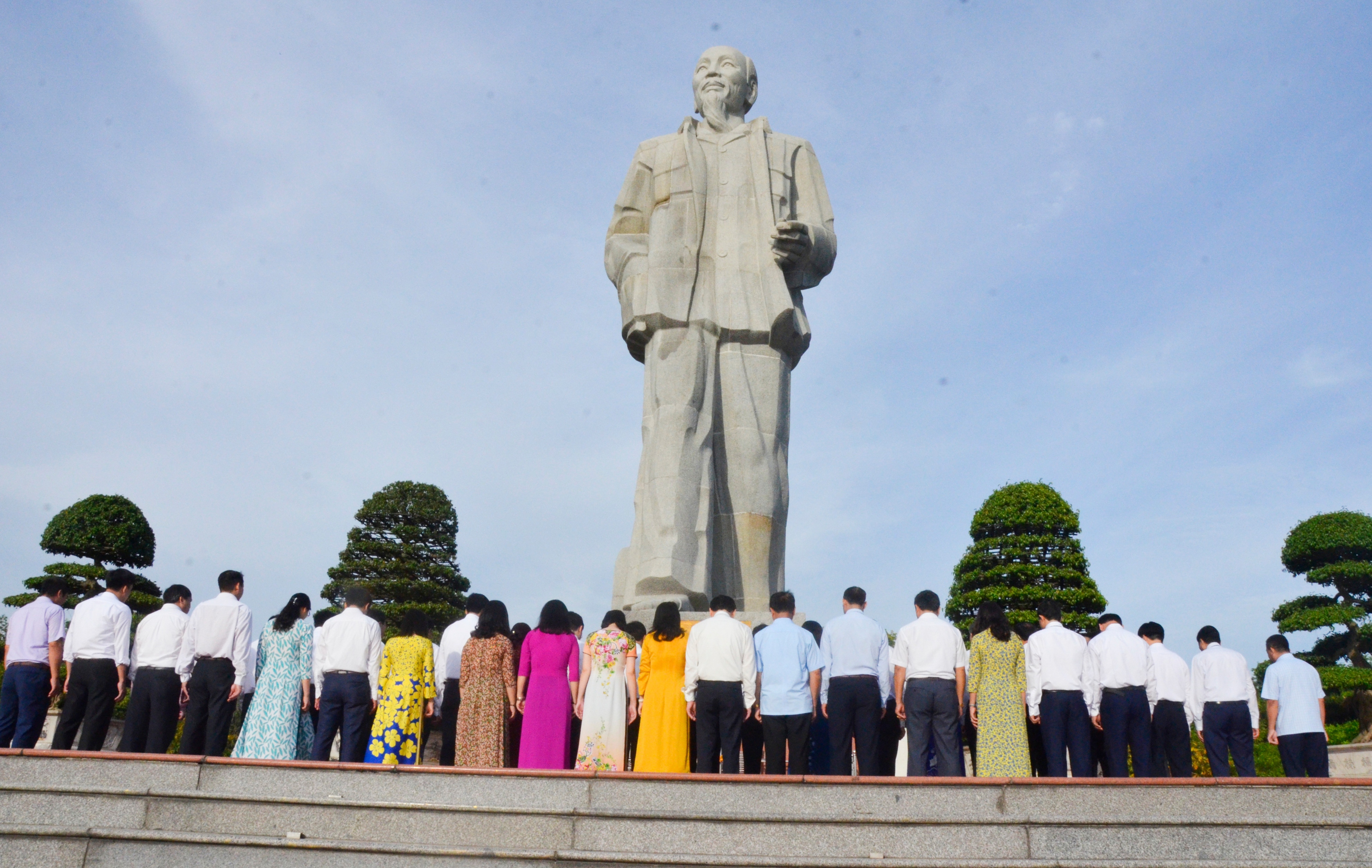 Đoàn đại biểu tưởng niệm Chủ tịch Hồ Chí Minh. Ảnh: Thanh Lê