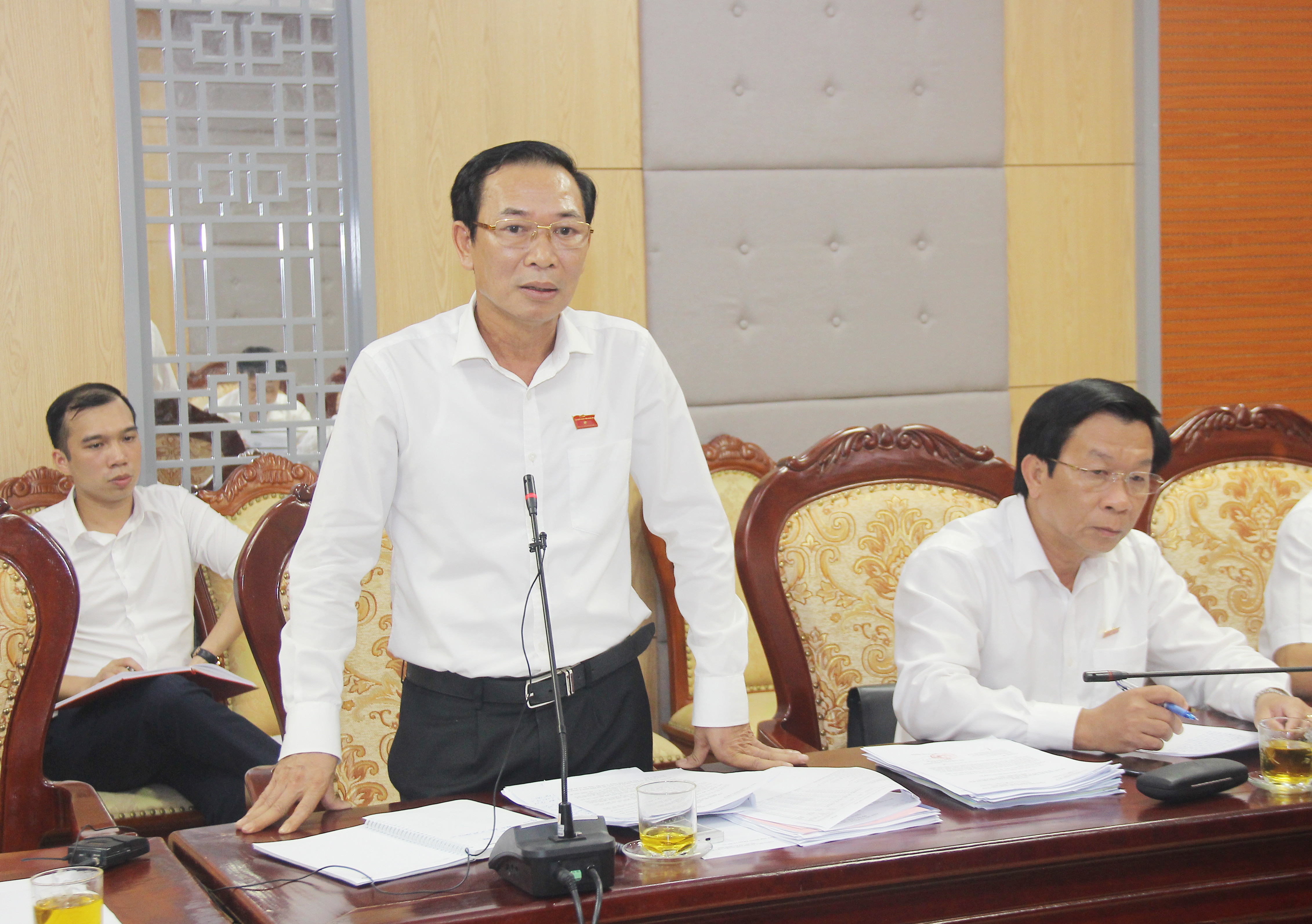 Đại biểu Nguyễn Xuân Hải (Giám đốc Sở Tài chính) cho rằng, việc đảm bảo dự toán ngân sách năm 2020 sẽ rất khó khăn. Ảnh: Mai Hoa