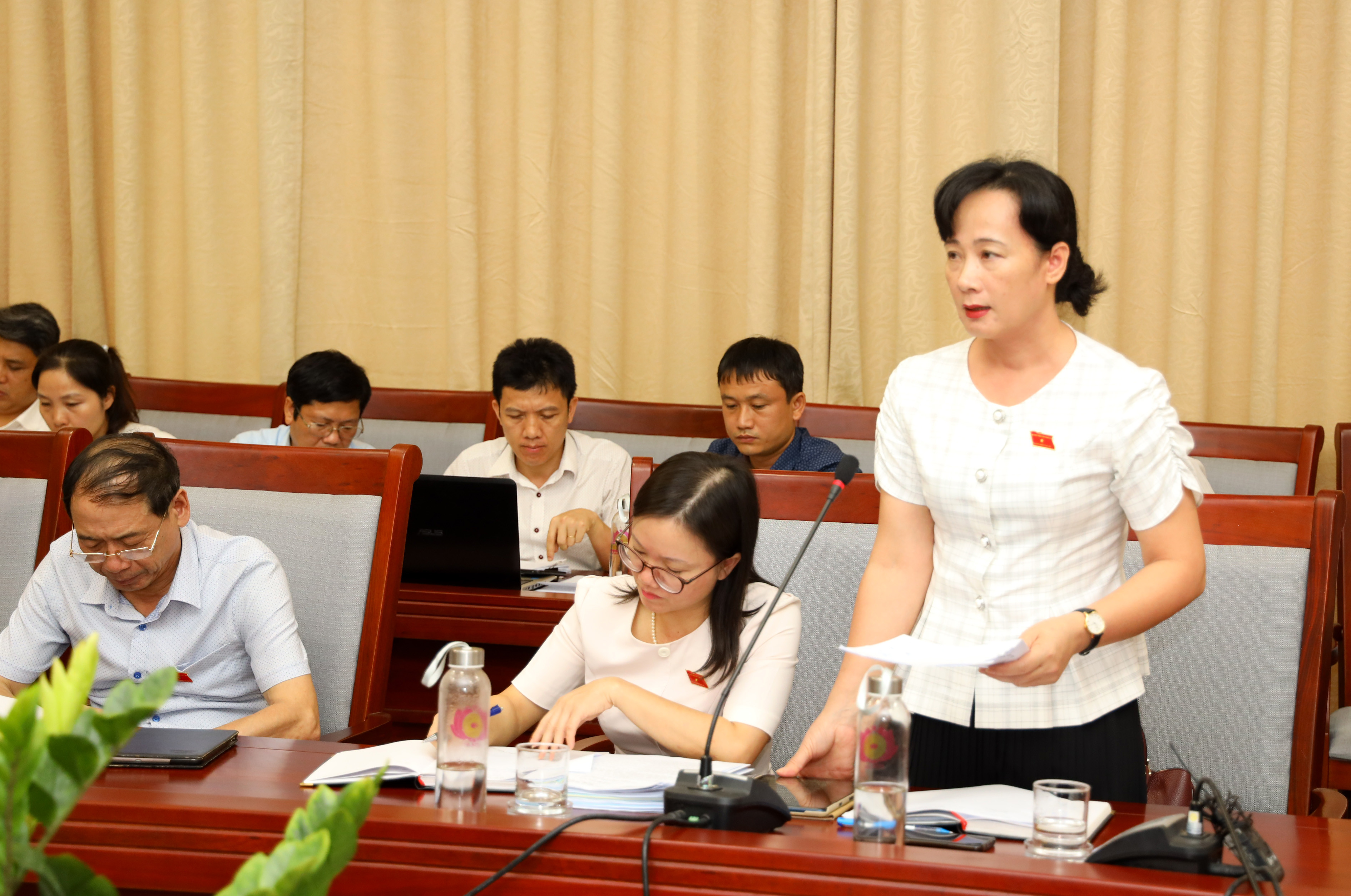 Bà Phan Thị Hoan - Phó Bí thư Đảng ủy Doanh nghiệp đề xuất các cấp, ngành tiếp tục quan tâm hỗ trợ doanh nghiệp vượt qua khó khăn sau đại dịch Covid-19. Ảnh Nguyên Nguyên