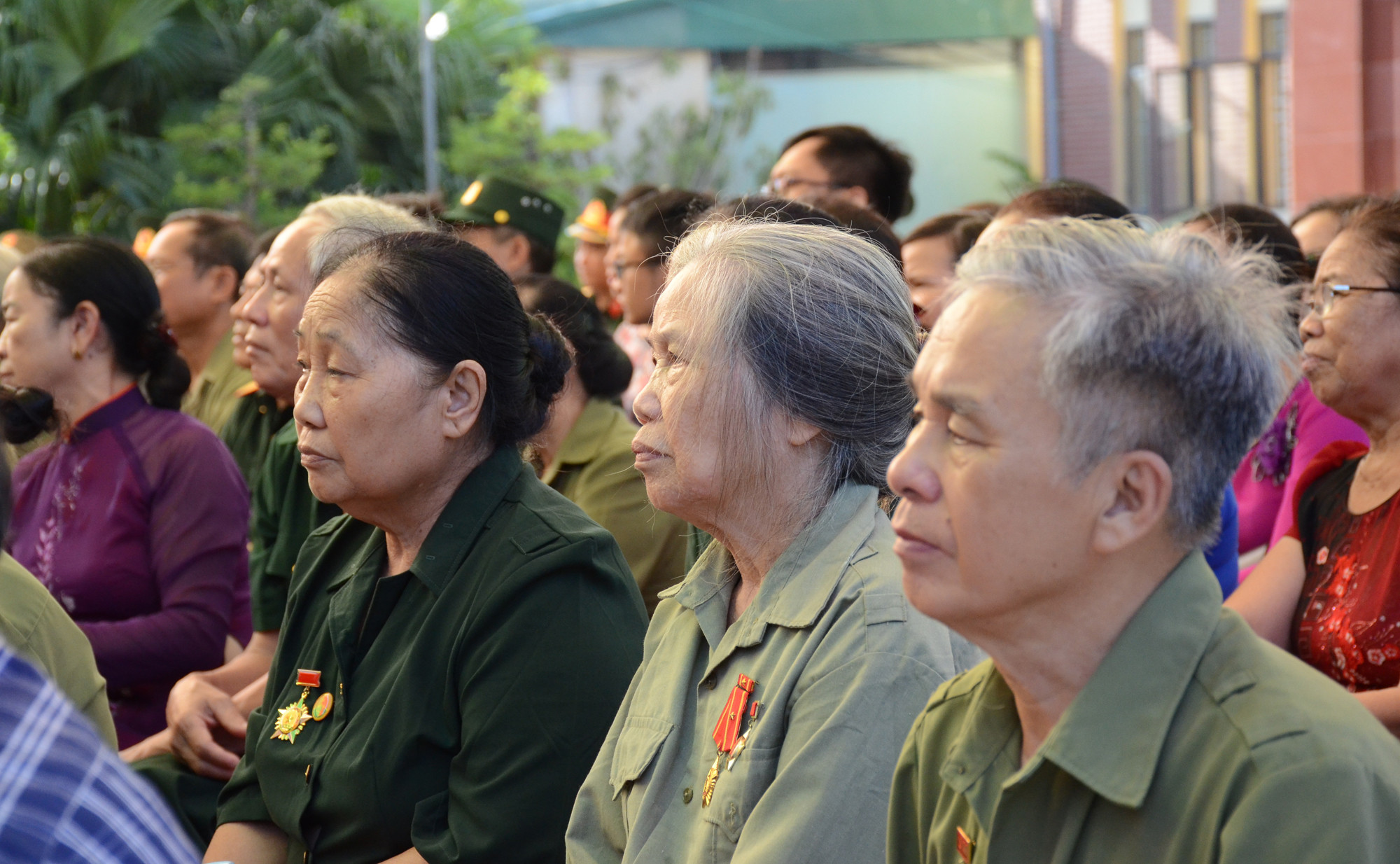 Đông đảo người dân đã đến tham dự buổi lễ, xem trưng bày chuyên đề. Ảnh: Thành Chung