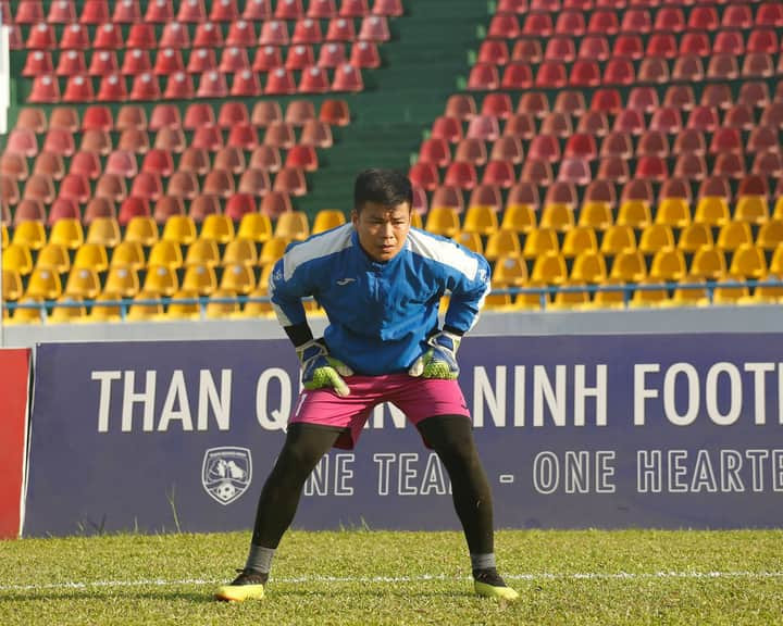 Phan Đình Vũ Hải chỉ là phương án dự phòng cho người đàn anh Huỳnh Tuấn Linh. Ảnh: Than Quảng Ninh FC