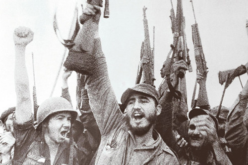 rạng sáng ngày 26/7/1953, một nhóm thanh niên tiến bộ do Fidel Castro lãnh đạo đã mở cuộc tấn công vào trại lính Moncada.