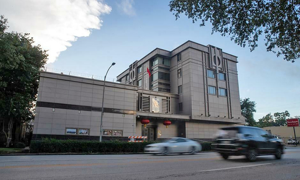 Lãnh sự quán Trung Quốc tại Houston. Ảnh: Reuters