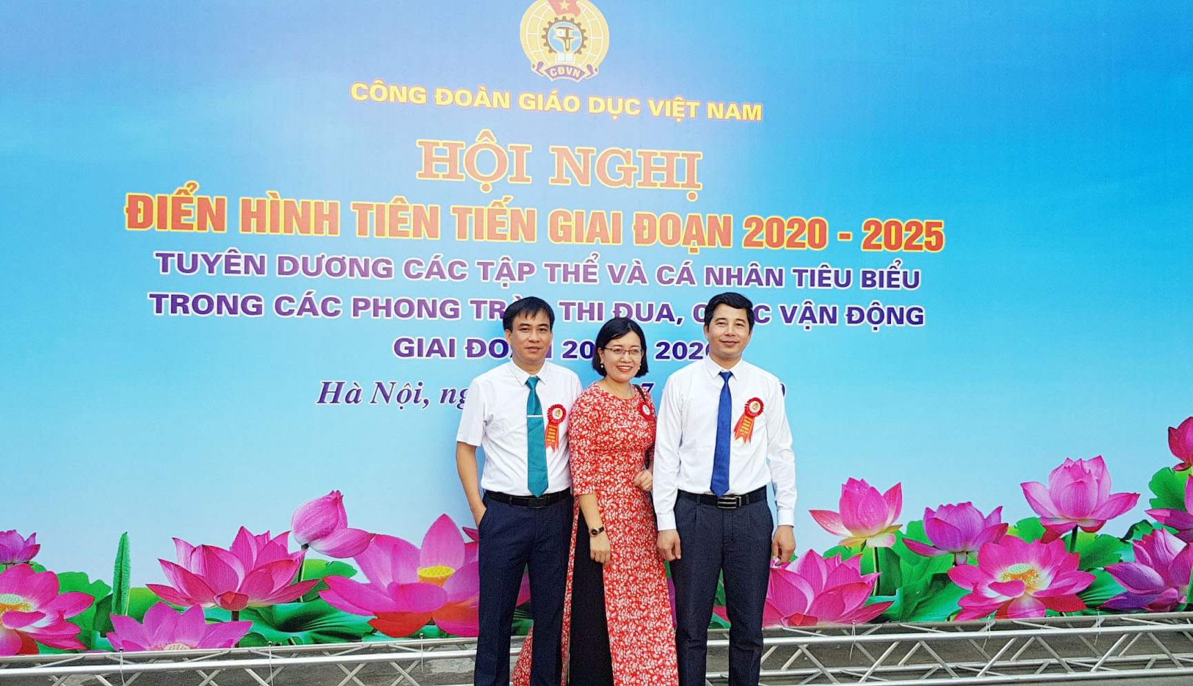 Các thầy giáo, cô giáo tại lễ tuyên dương. Ảnh: PV.