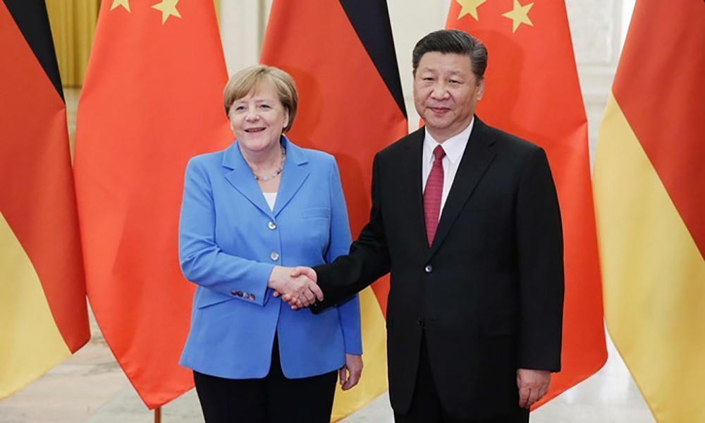Thủ tướng Angela Merkel được xem là người mai mối, thúc đẩy tiến trình EU ký kết thỏa thuận hợp tác với Trung Quốc. Ảnh: Reuters