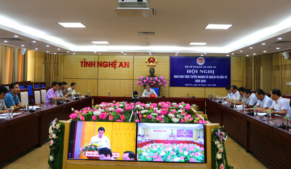 Toàn cảnh hội nghị trực tuyến toàn quốc ngành Kế hoạch và đầu tư được theo dõi từ điểm cầu Nghệ An. Ảnh: Nguyễn Hải