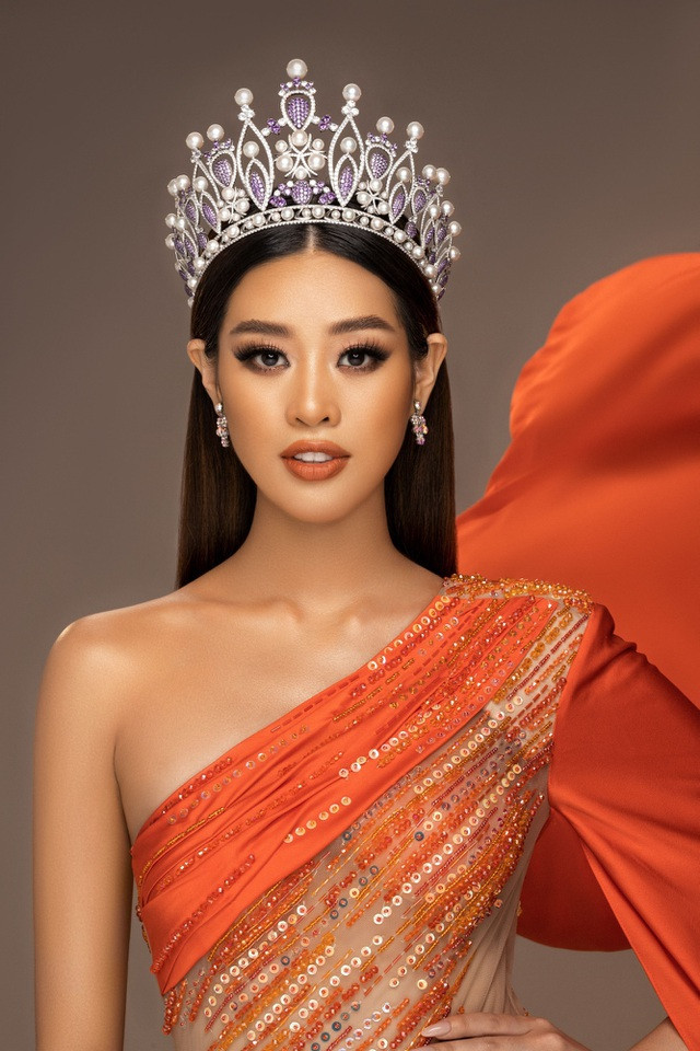 Hiện, Hoa hậu Khánh Vân đang tích cực tập luyện chuẩn bị cho Miss Universe 2020.