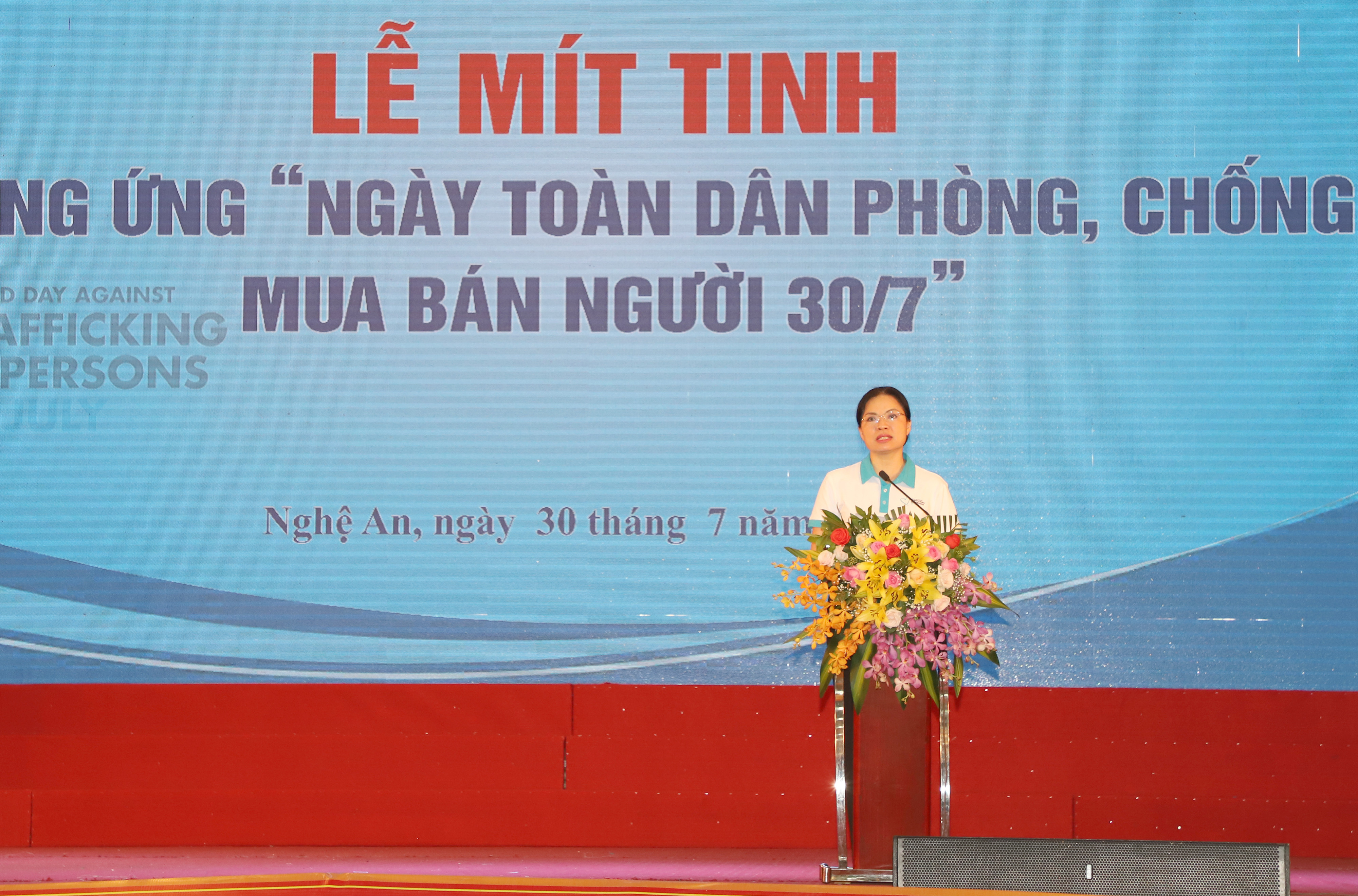 Đồng chí Hà Thị Nga - Chủ tịch Hội LHPN Việt Nam khai mạc lễ mít tinh. Ảnh: Phạm Bằng