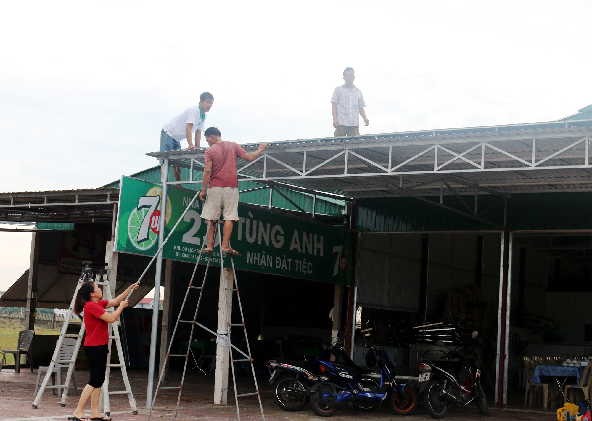 Chủ tịch UBND tỉnh đề nghị các địa phương triển khai phương án đảm bảo an toàn cho người và tài sản đối với các hoạt động du lịch trên các đảo và ven biển.