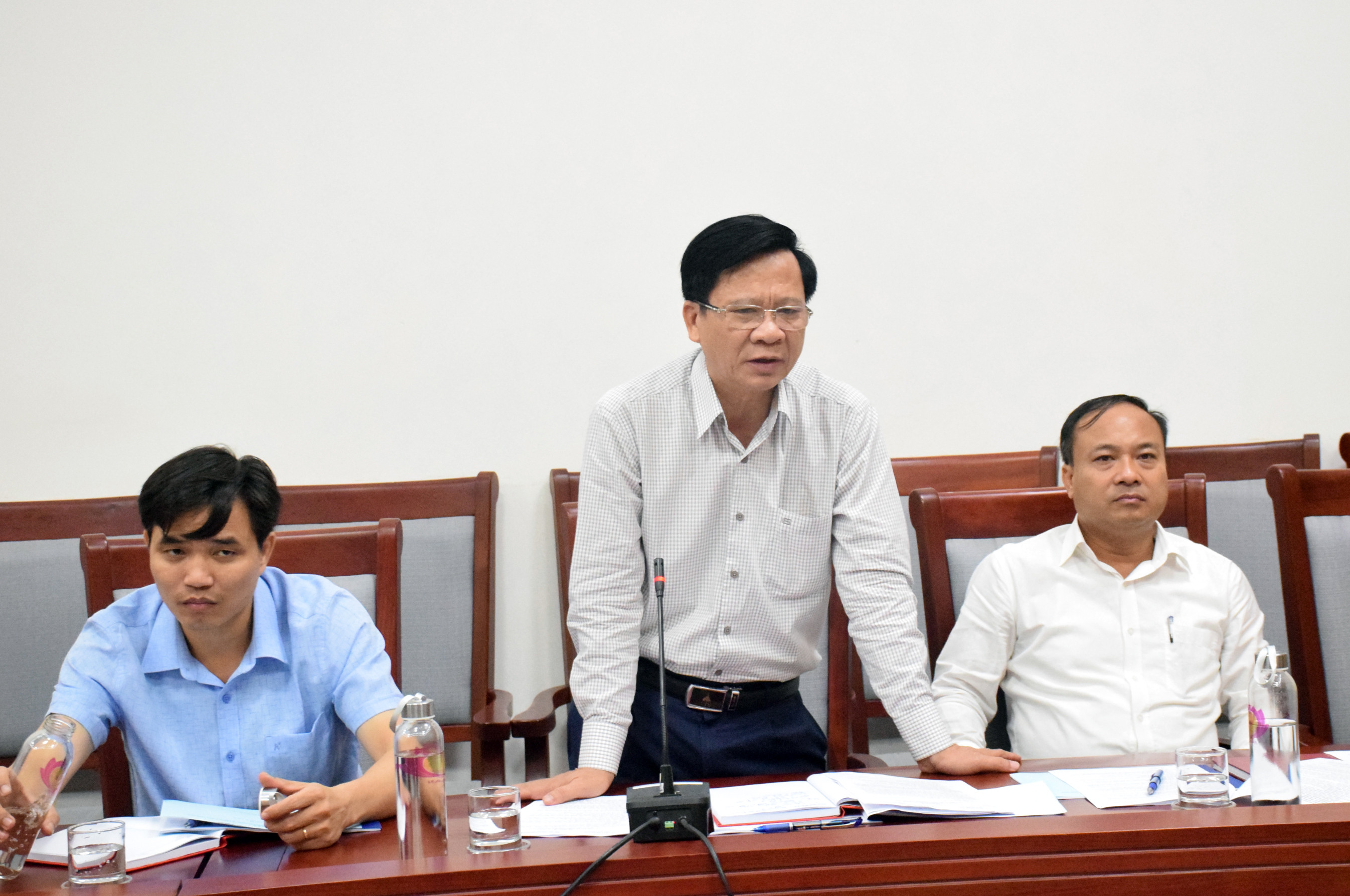 Ông Phan Văn Tuyên - Phó Bí thư Huyện ủy, Chủ tịch UBND huyện Yên Thành phát biểu tại buổi họp. Ảnh: Xuân Hoàng