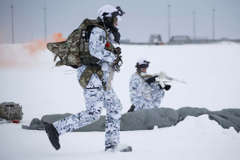 Lính nhảy dù Hạm đội phương Bắc của Nga tại Bắc Cực. Ảnh: Bộ Quốc phòng Nga