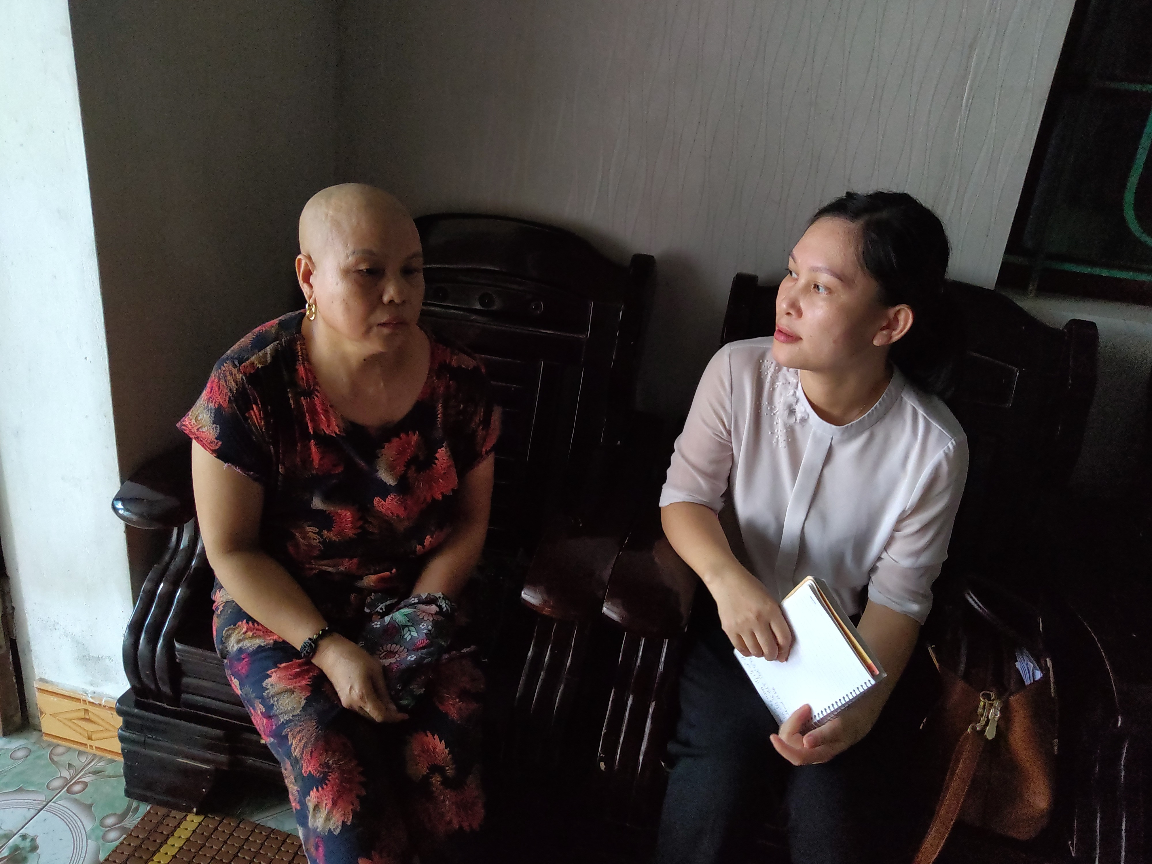 Bà Ngô Thị Lam mong nhận được sụe giúp đỡ, hỗ trợ của cộng đồng, xã hội. Ảnh: Hoài Thu