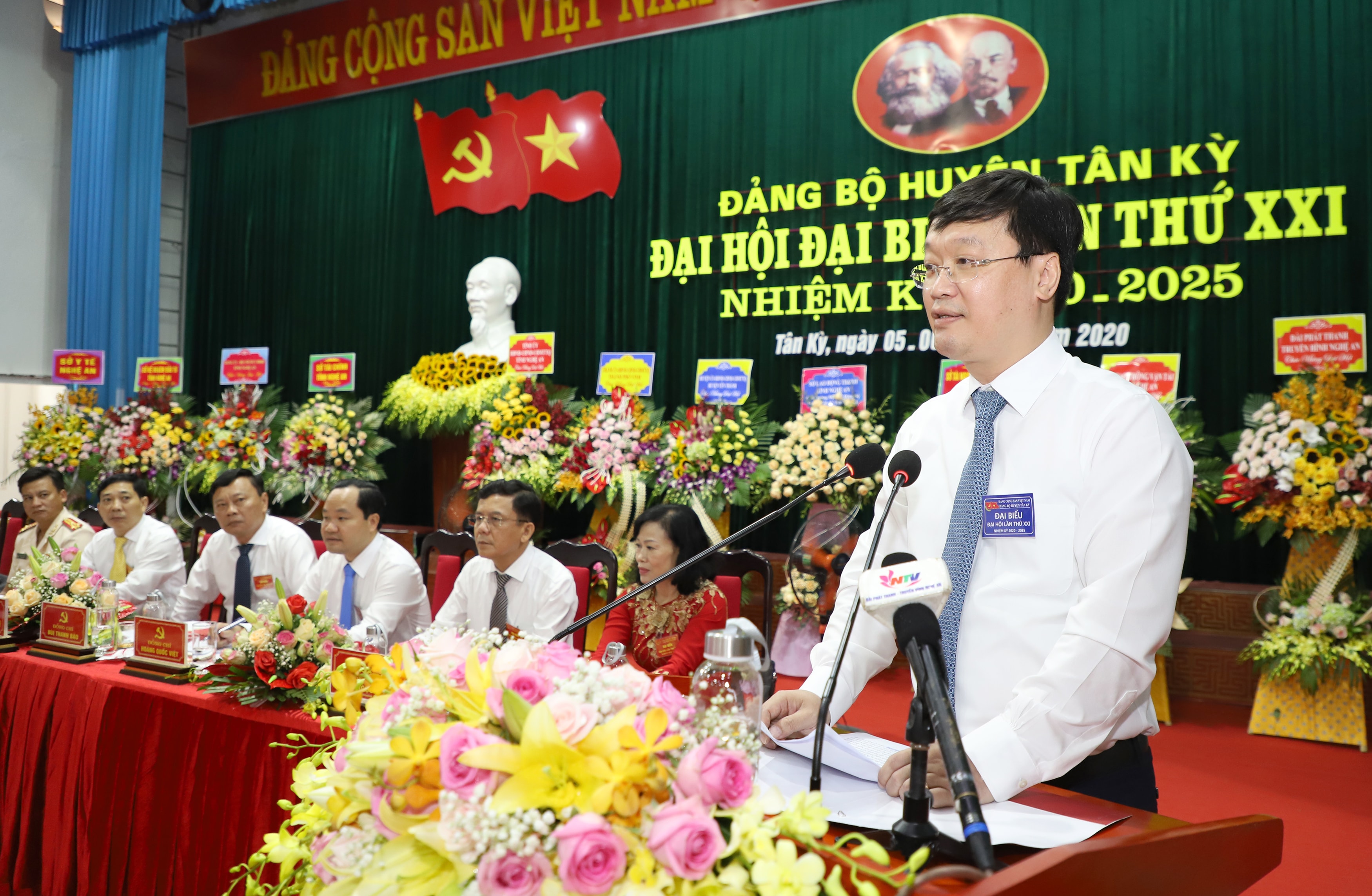 Đồng chí Nguyễn Đức Trung - Phó Bí thư Tỉnh ủy, Chủ tịch UBND tỉnh phát biểu chỉ đạo đại hội. Ảnh: Phạm Bằng