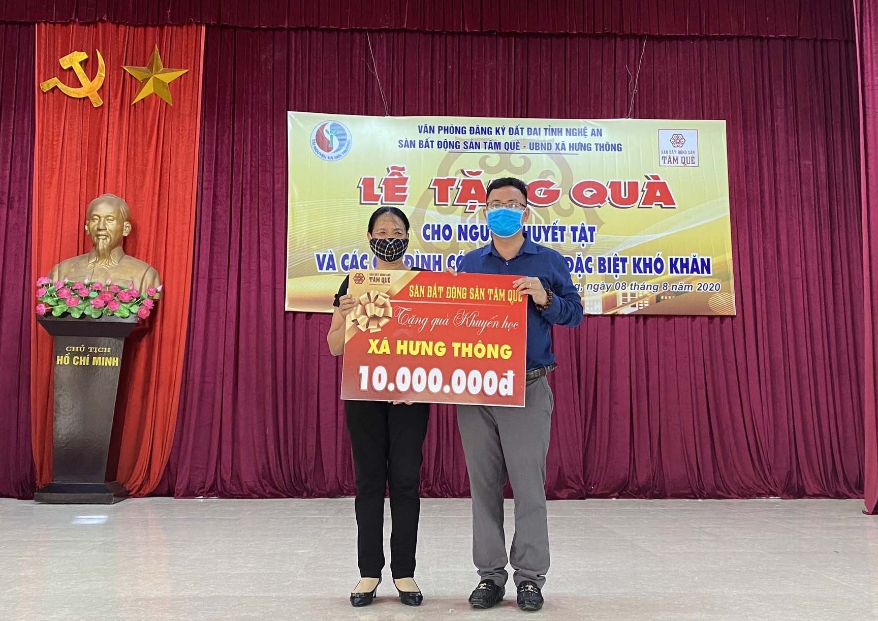 Quỹ Từ Thiện Tâm Quê tăng quà tại xã Hưng Thông