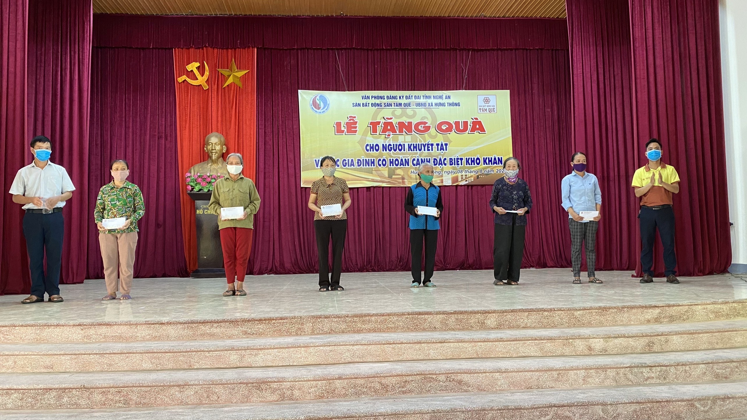 Quỹ Từ Thiện Tâm Quê tăng quà tại xã Hưng Thông 