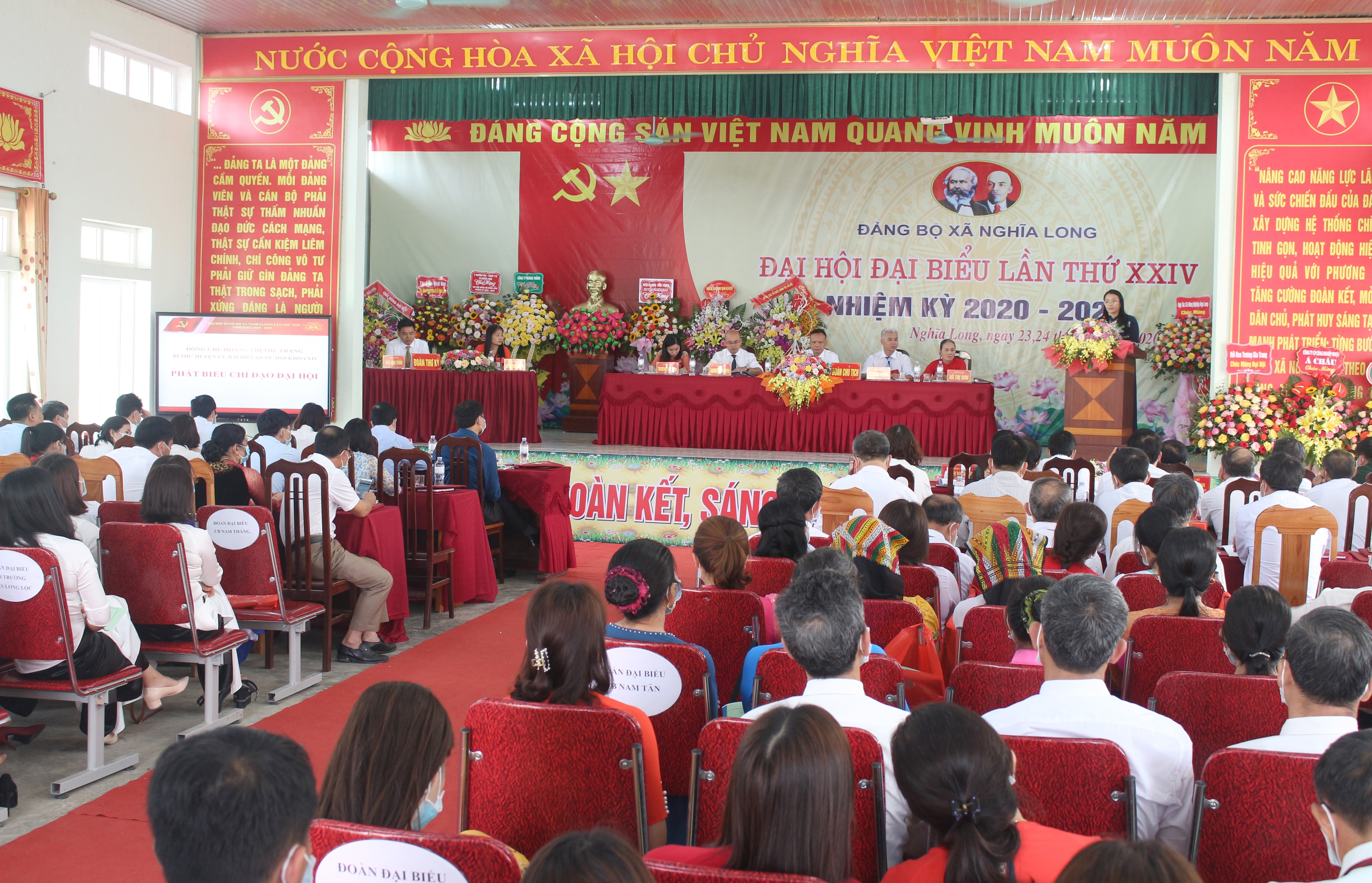 Đại hội đại biểu Đảng bộ xã Nghĩa Long diễn ra trong thời gian dịch Covid-19 đang bùng phát. Ảnh: Thái Trường